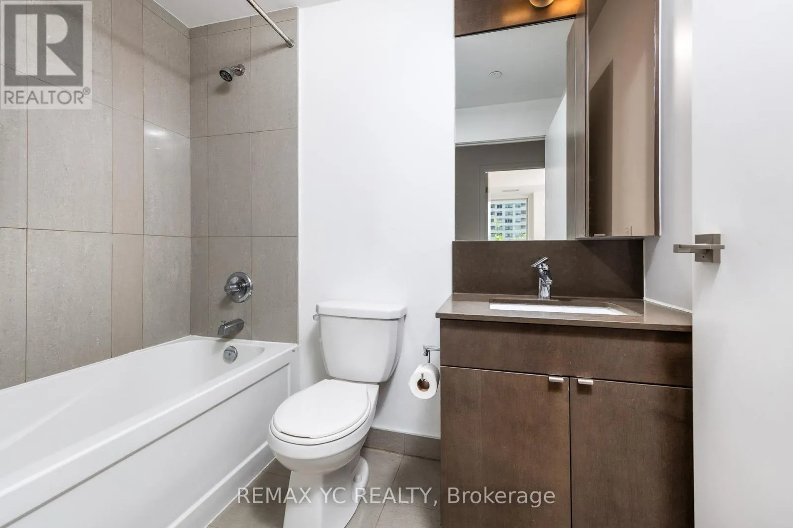 313 - 98 LILLIAN STREET