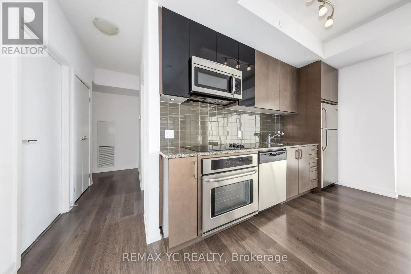 313 - 98 LILLIAN STREET