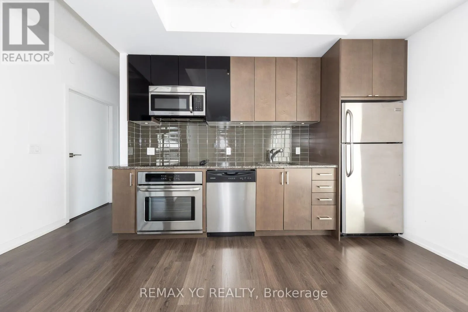 313 - 98 LILLIAN STREET