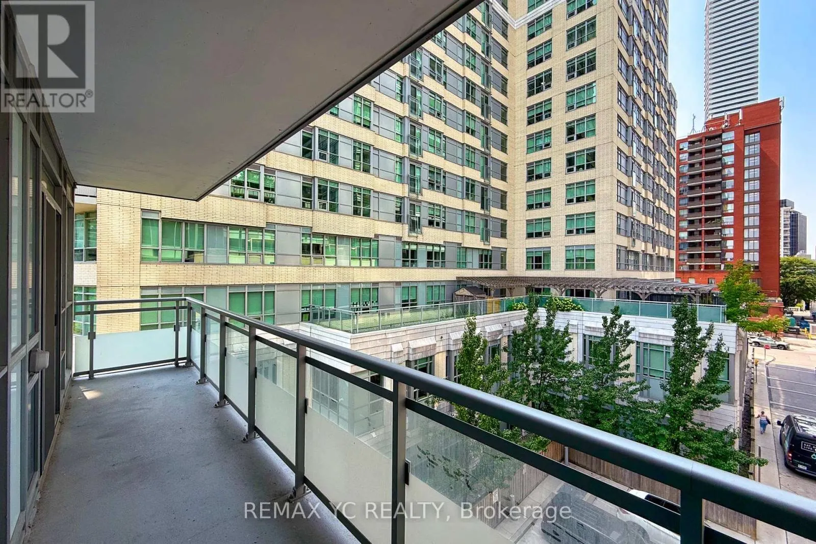 313 - 98 LILLIAN STREET