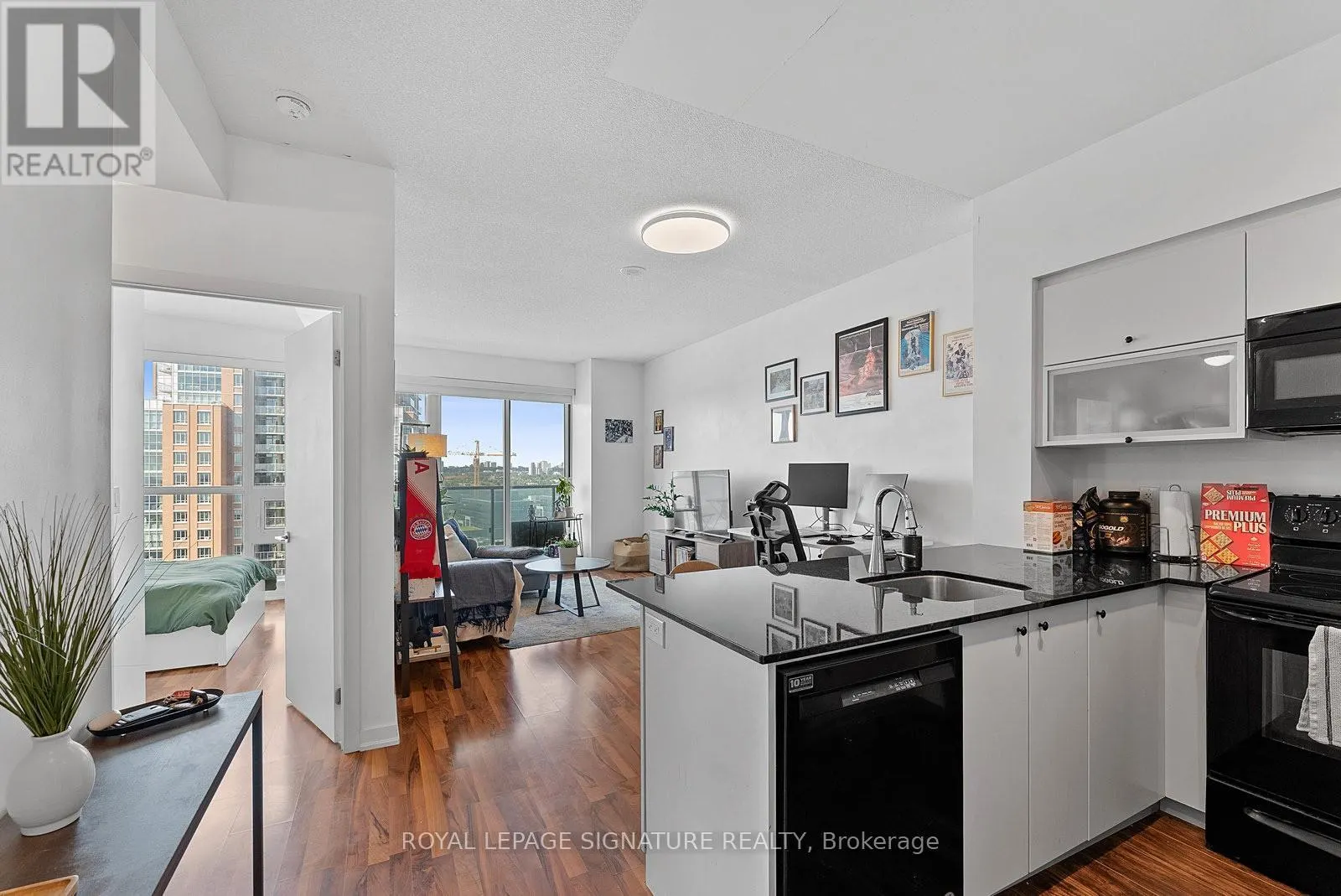 2112 - 150 EAST LIBERTY STREET