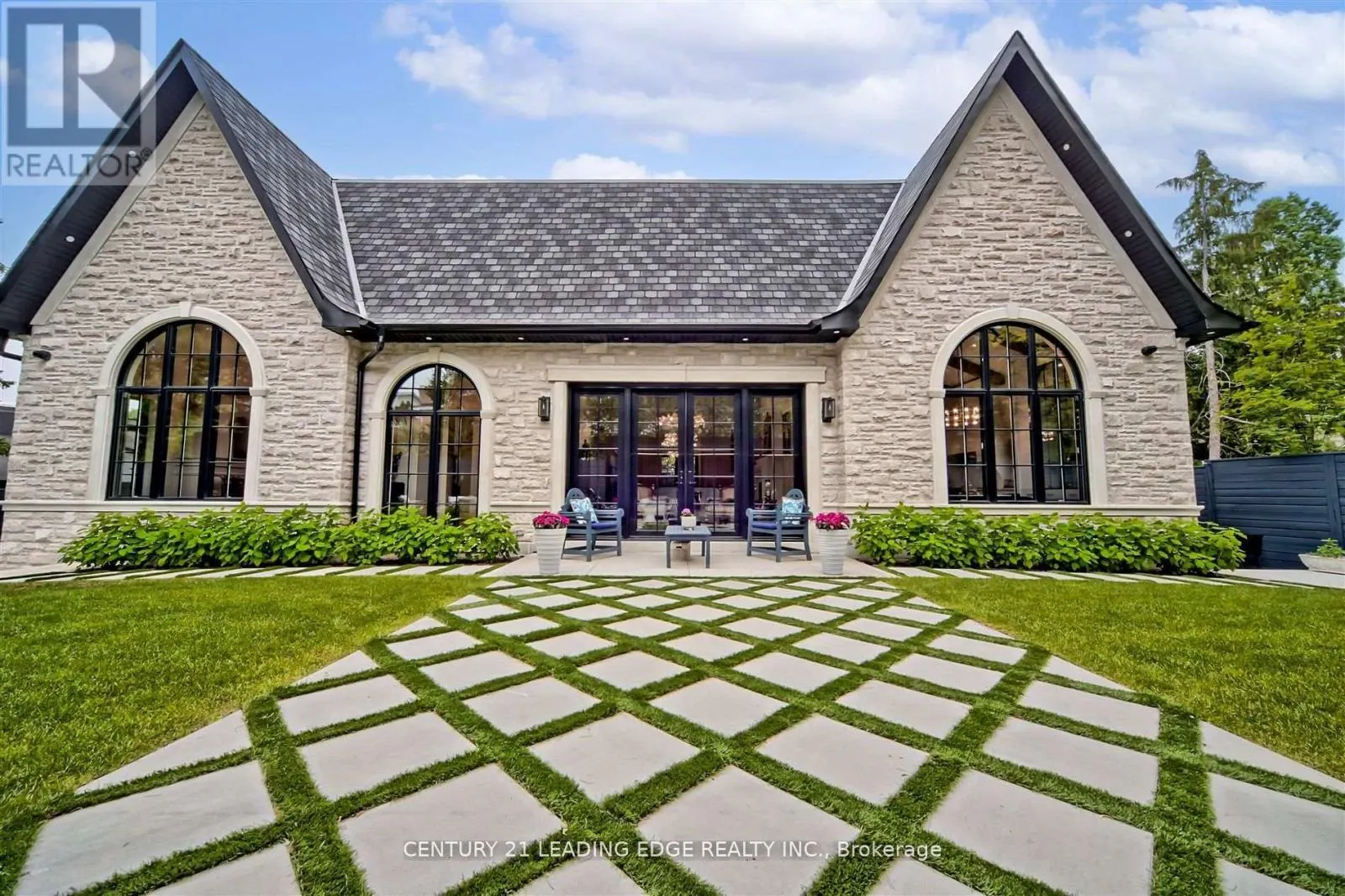 9 SANDPIPER COURT