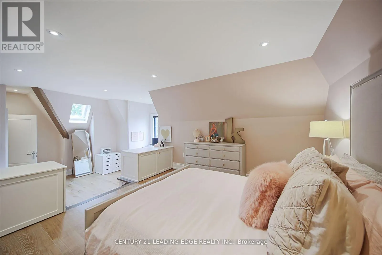 9 SANDPIPER COURT