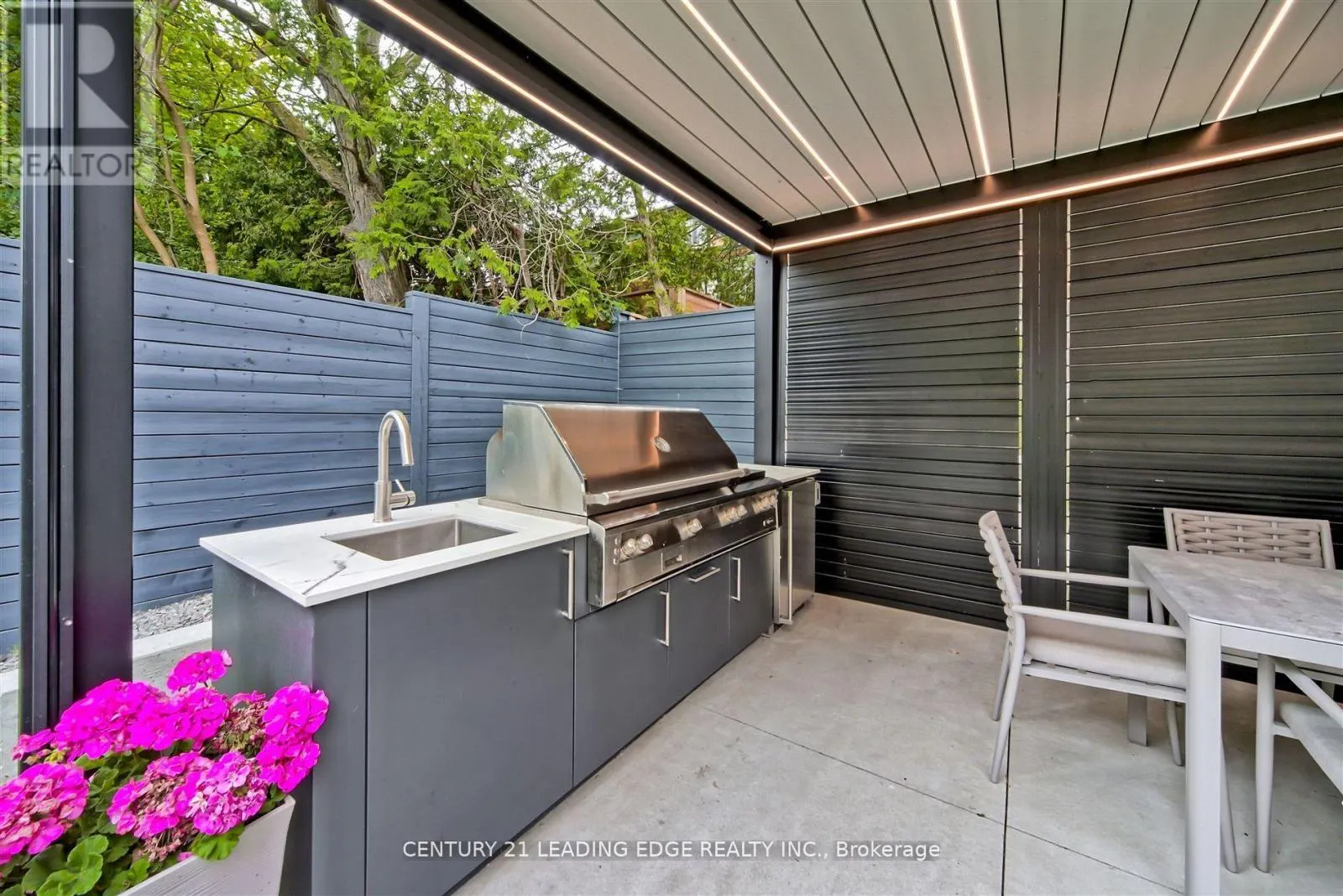 9 SANDPIPER COURT