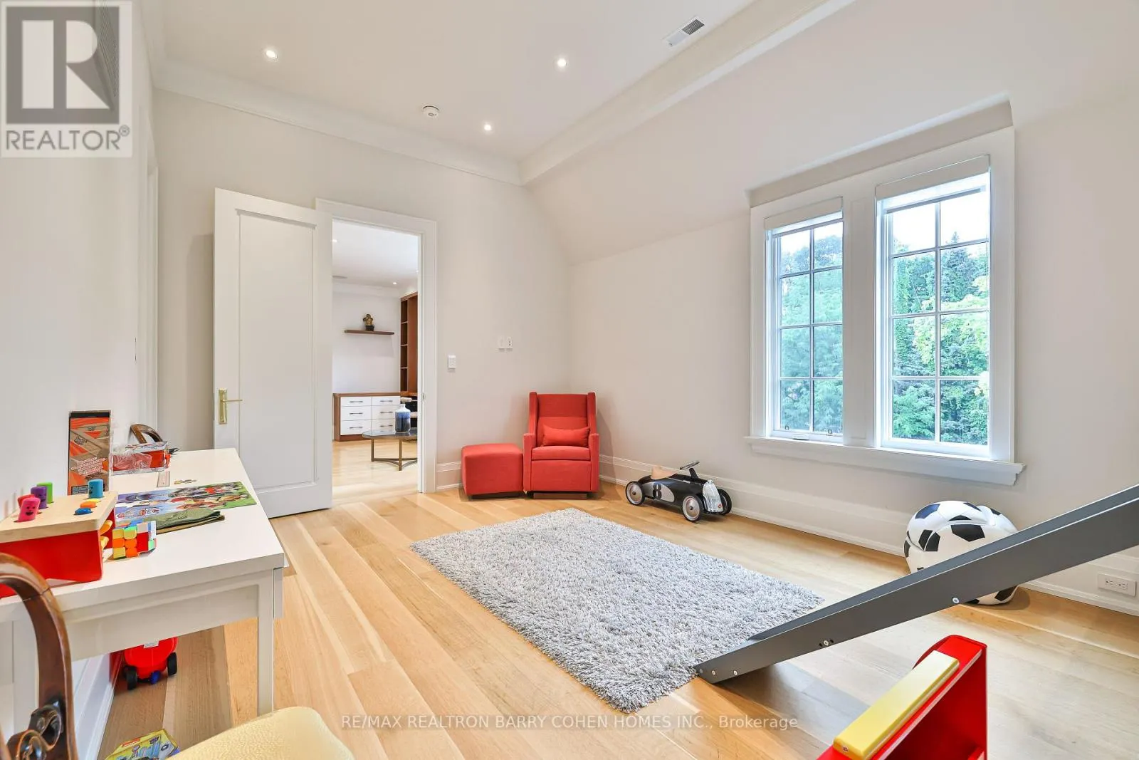 33 STRATHEDEN ROAD