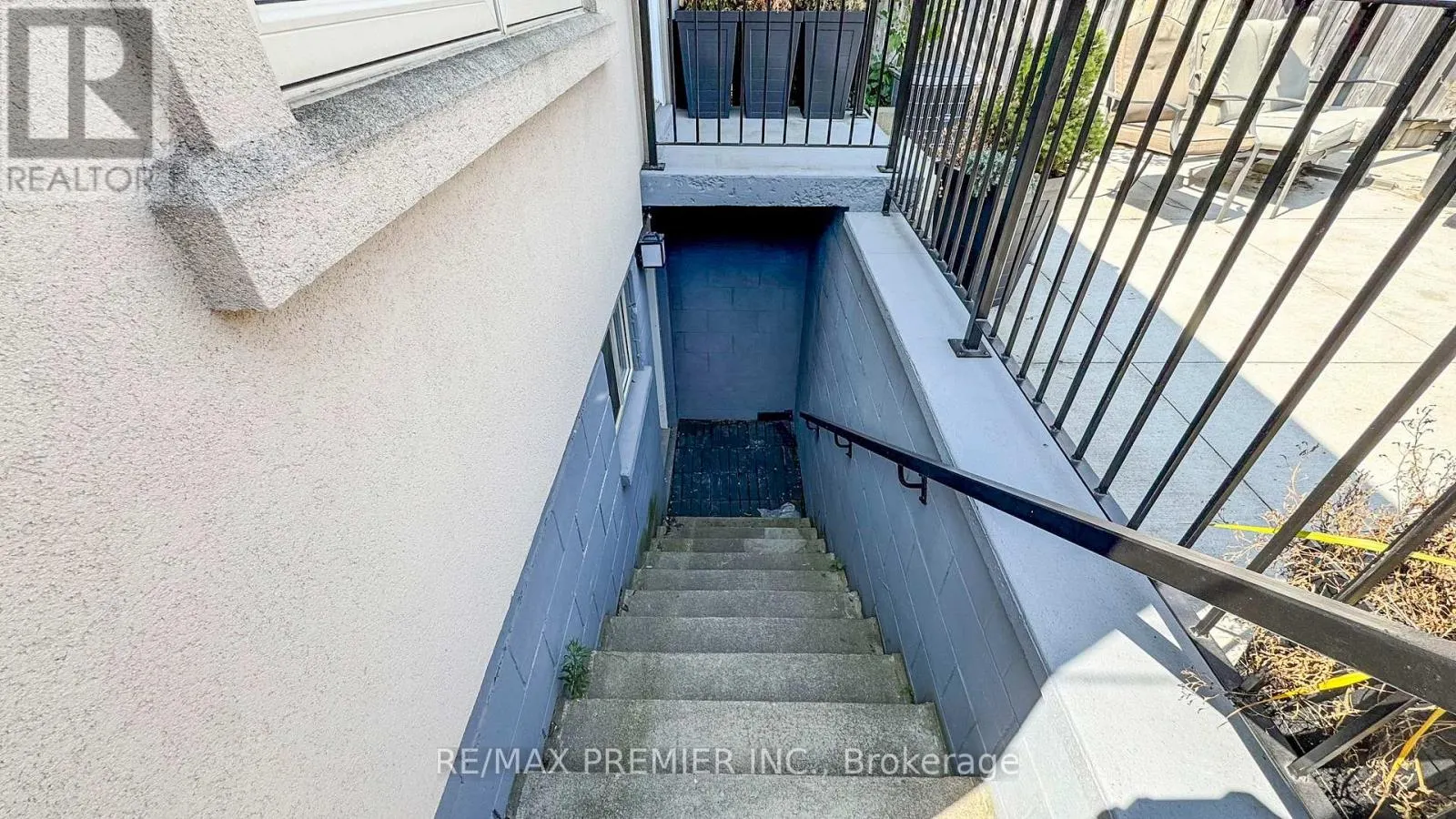 32 AMHERST AVENUE