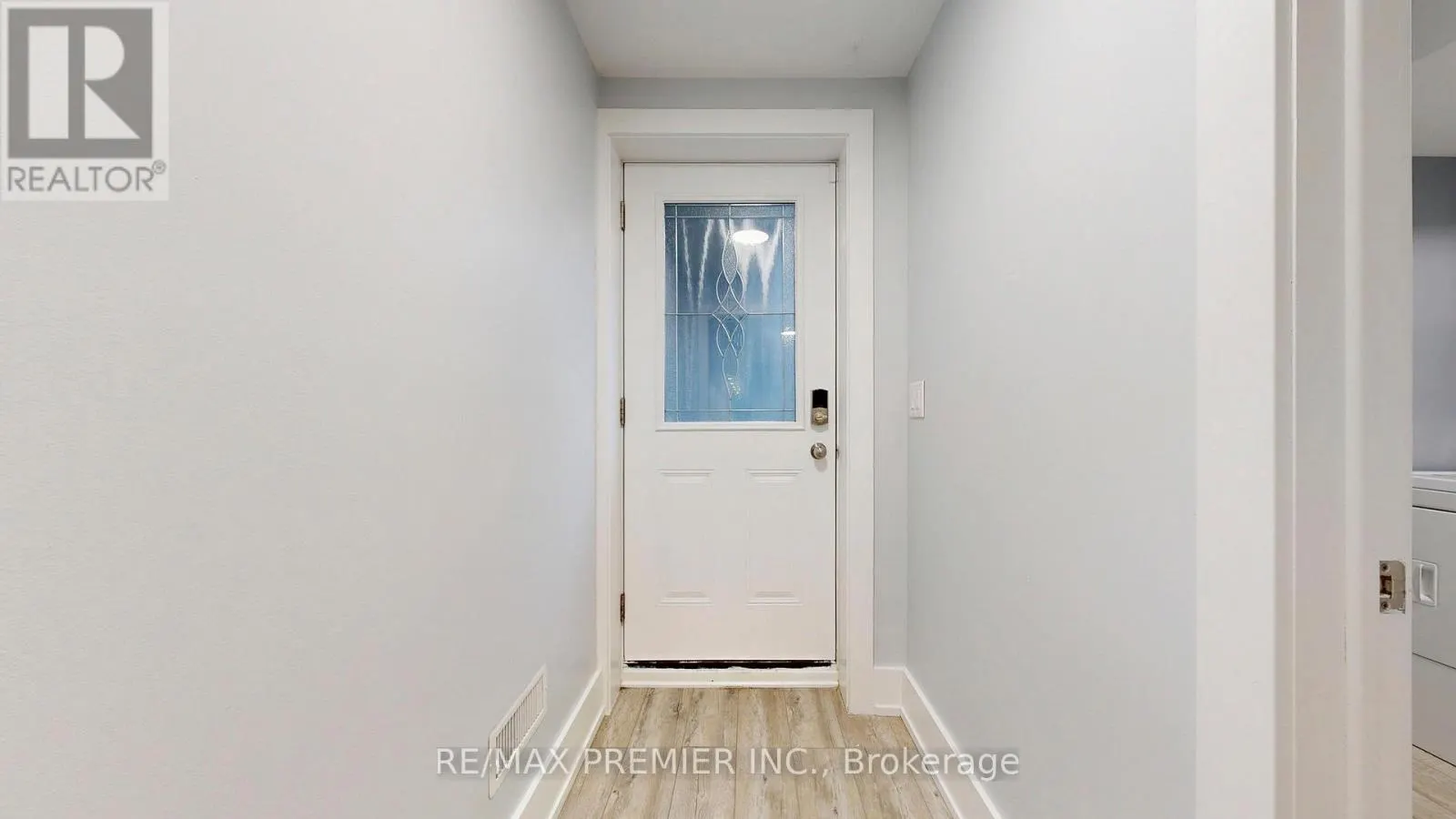 32 AMHERST AVENUE
