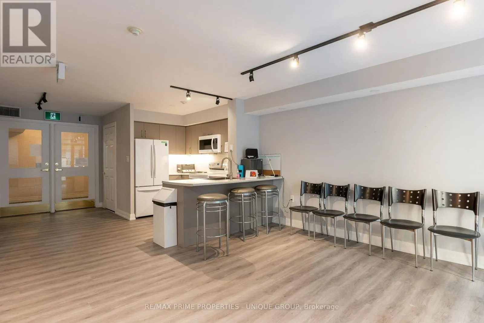 211 - 188 REDPATH AVENUE
