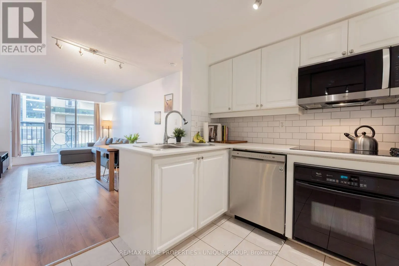 211 - 188 REDPATH AVENUE