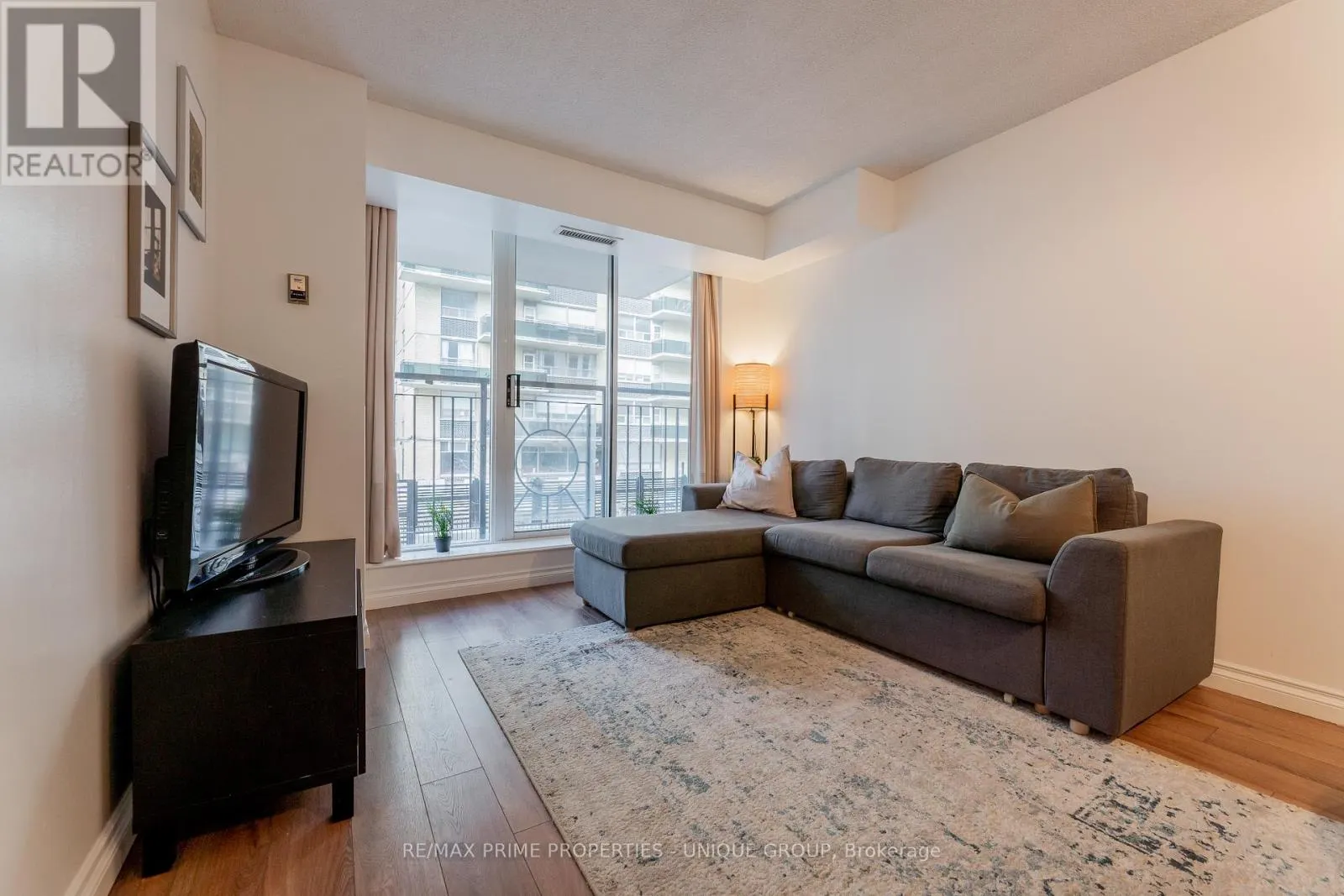 211 - 188 REDPATH AVENUE