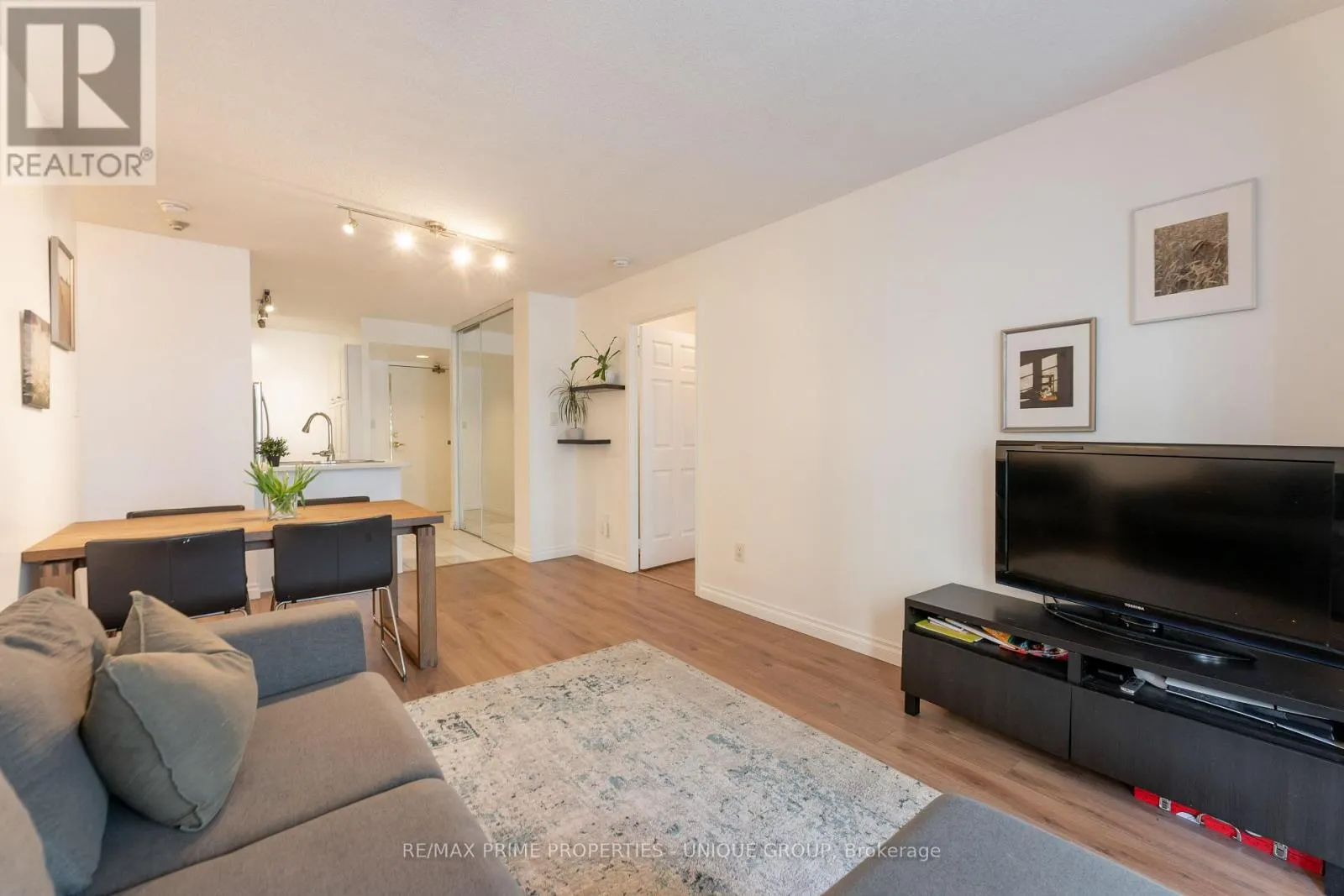 211 - 188 REDPATH AVENUE