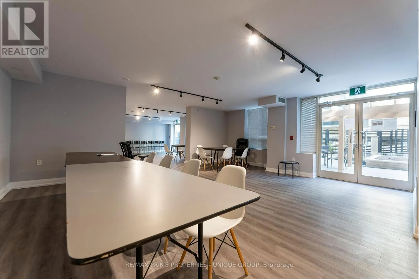 211 - 188 REDPATH AVENUE