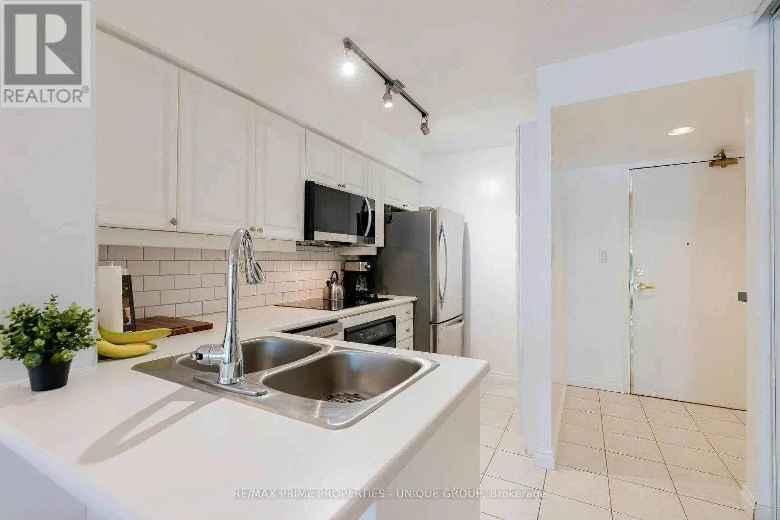211 - 188 REDPATH AVENUE