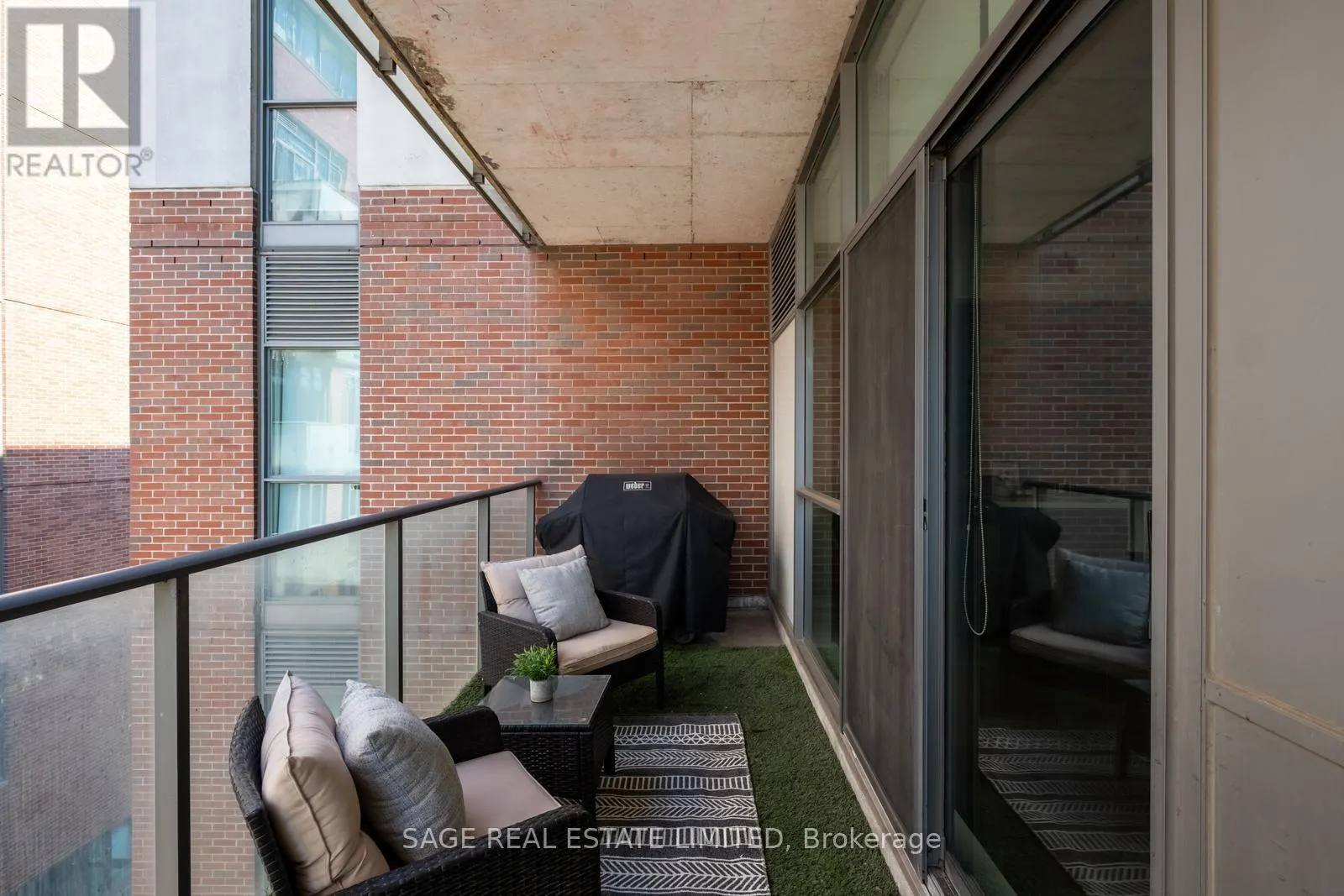 401 - 2 GLADSTONE AVENUE