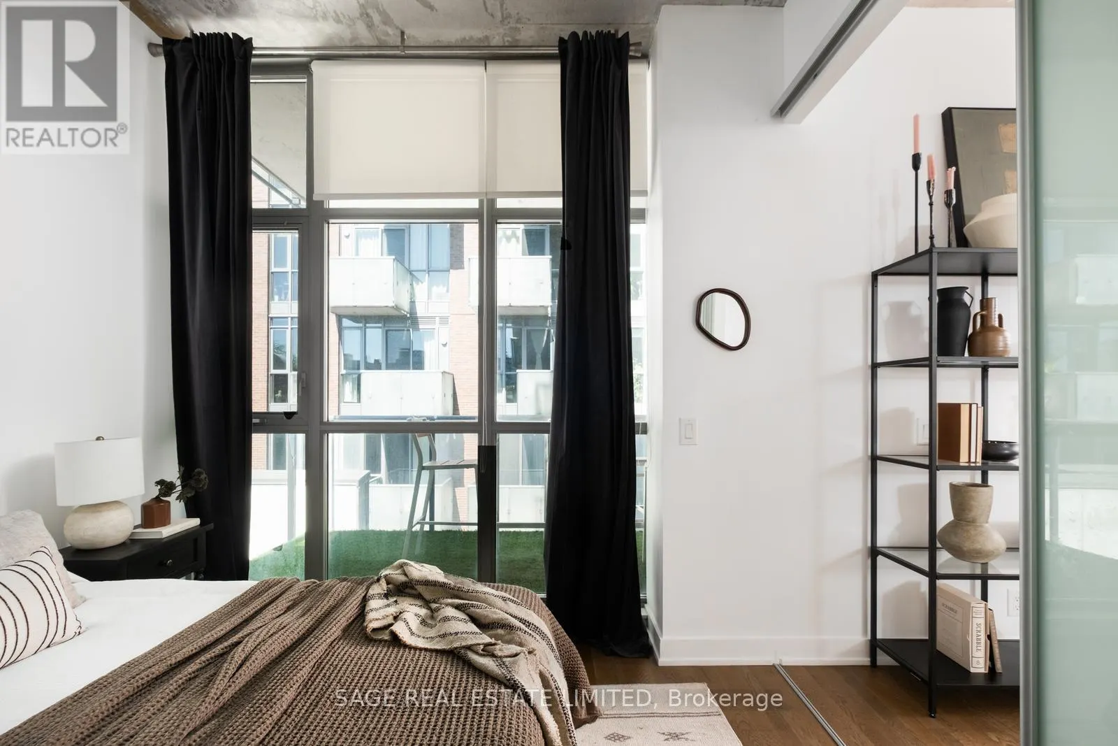 401 - 2 GLADSTONE AVENUE