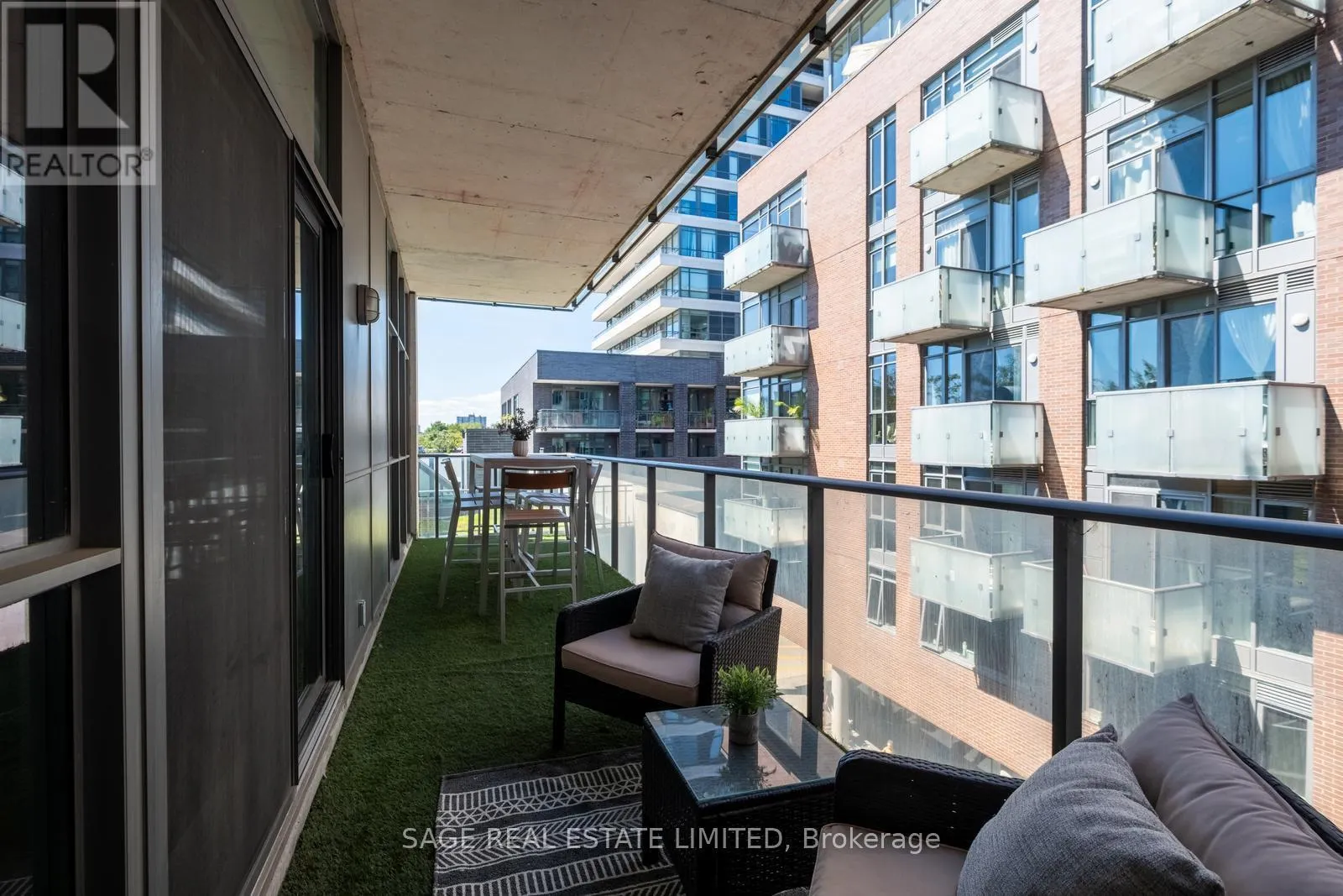 401 - 2 GLADSTONE AVENUE