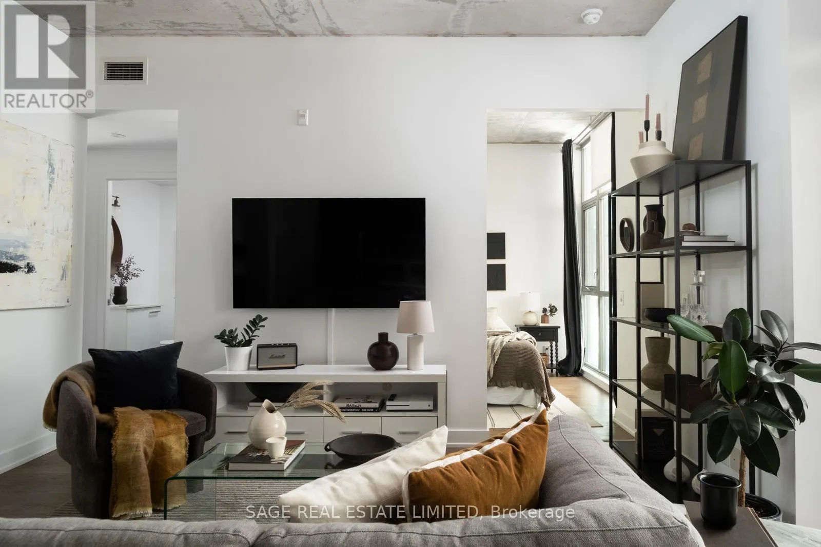 401 - 2 GLADSTONE AVENUE