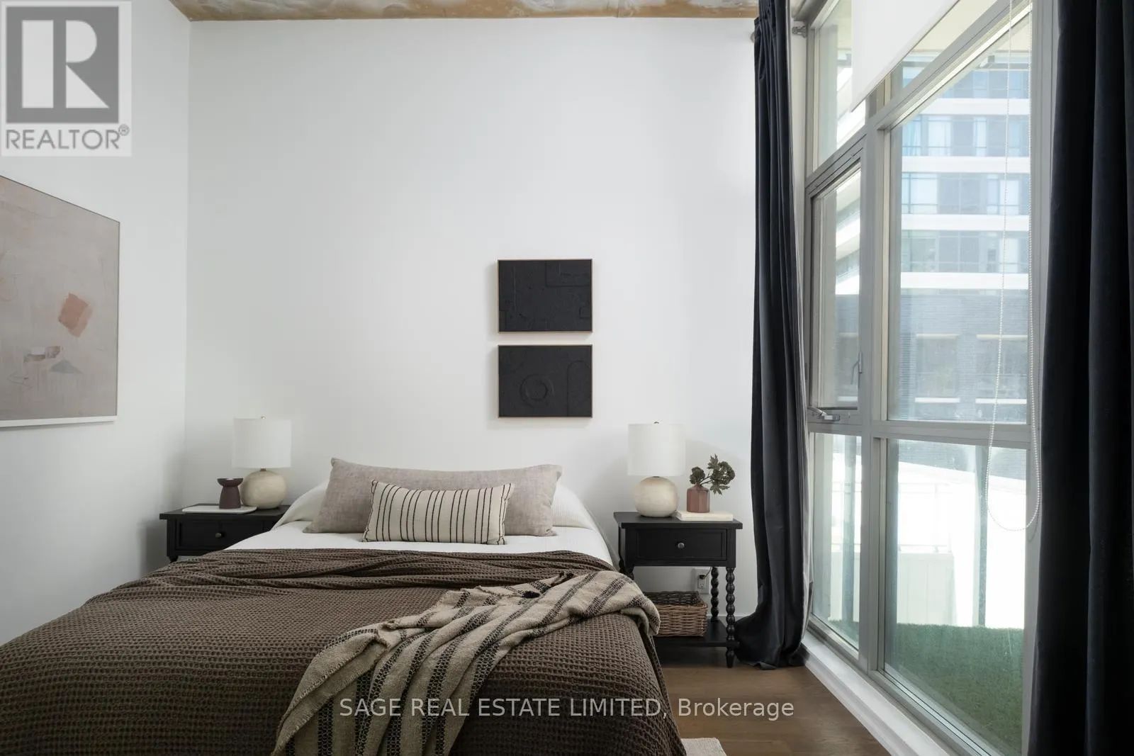 401 - 2 GLADSTONE AVENUE