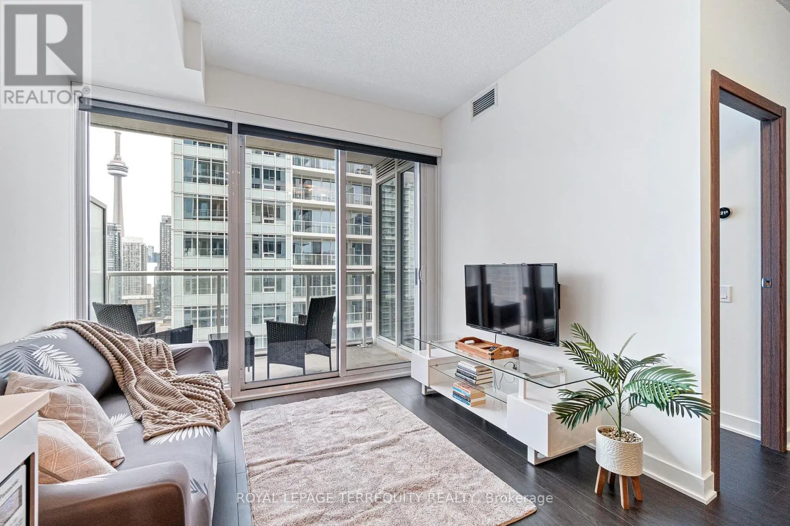 3010 - 19 BATHURST STREET