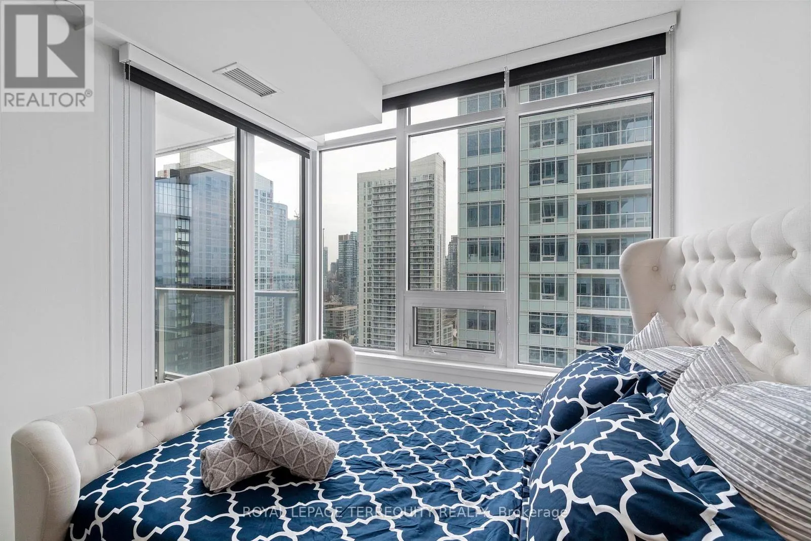 3010 - 19 BATHURST STREET