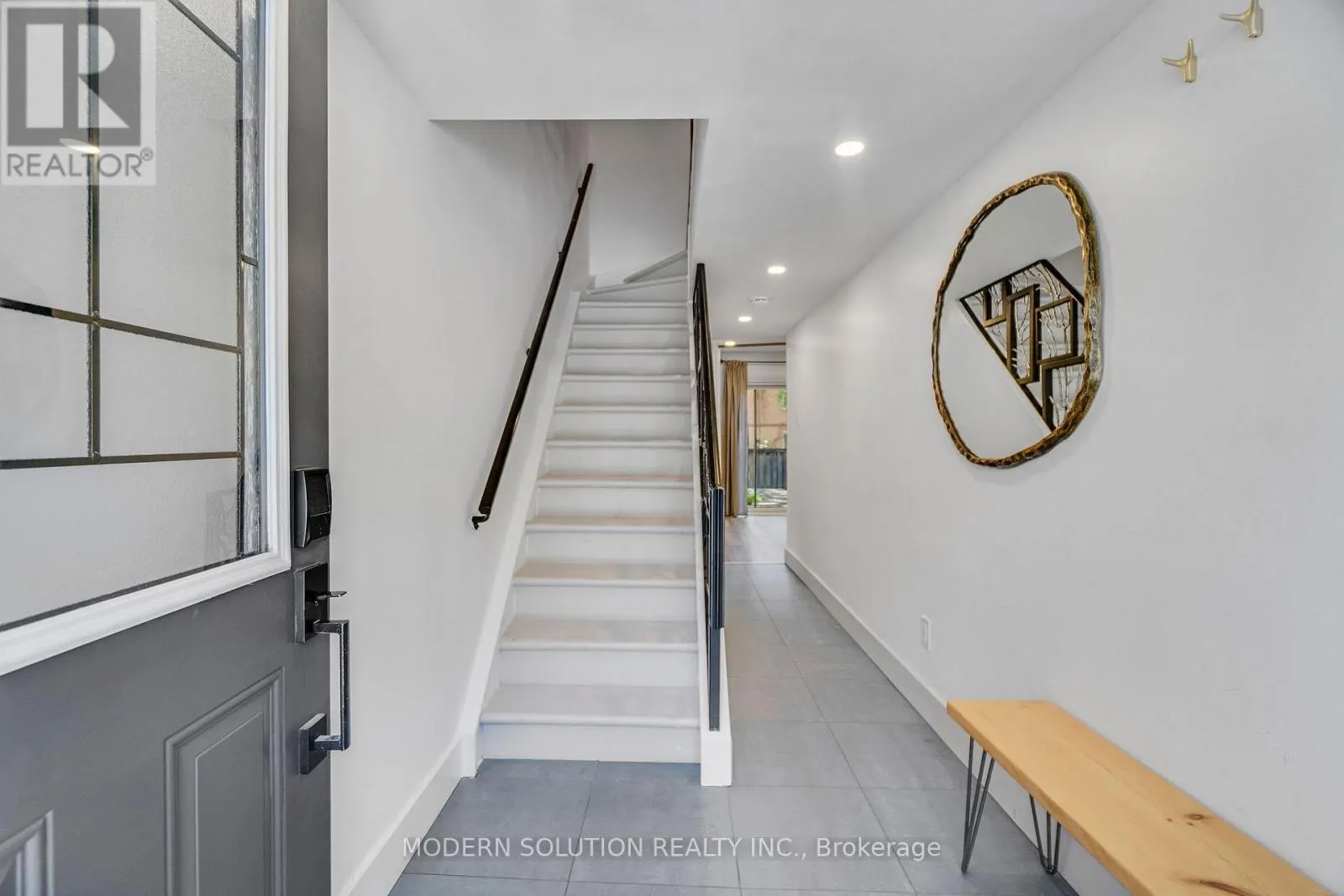 9 DOUVILLE COURT