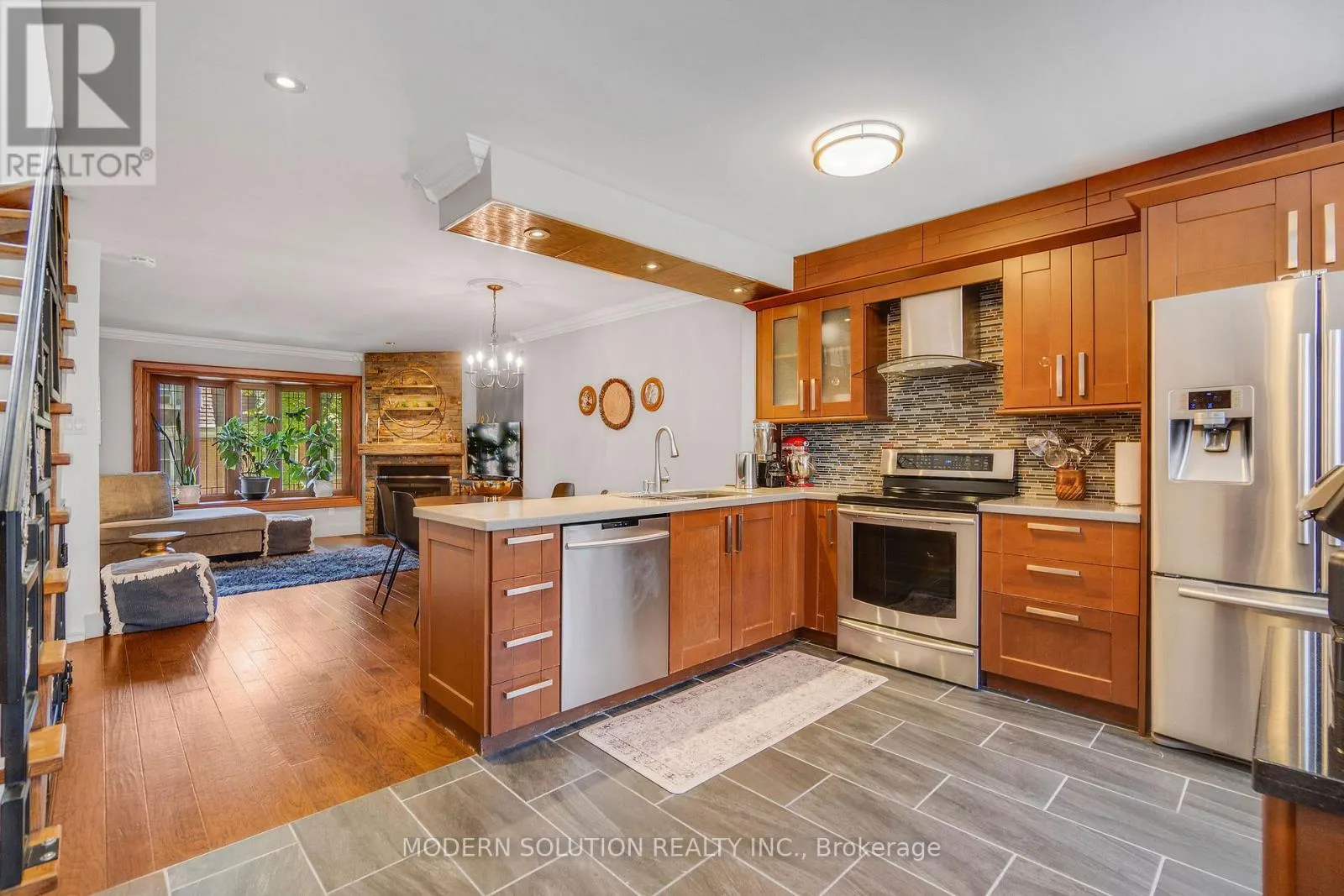 9 DOUVILLE COURT
