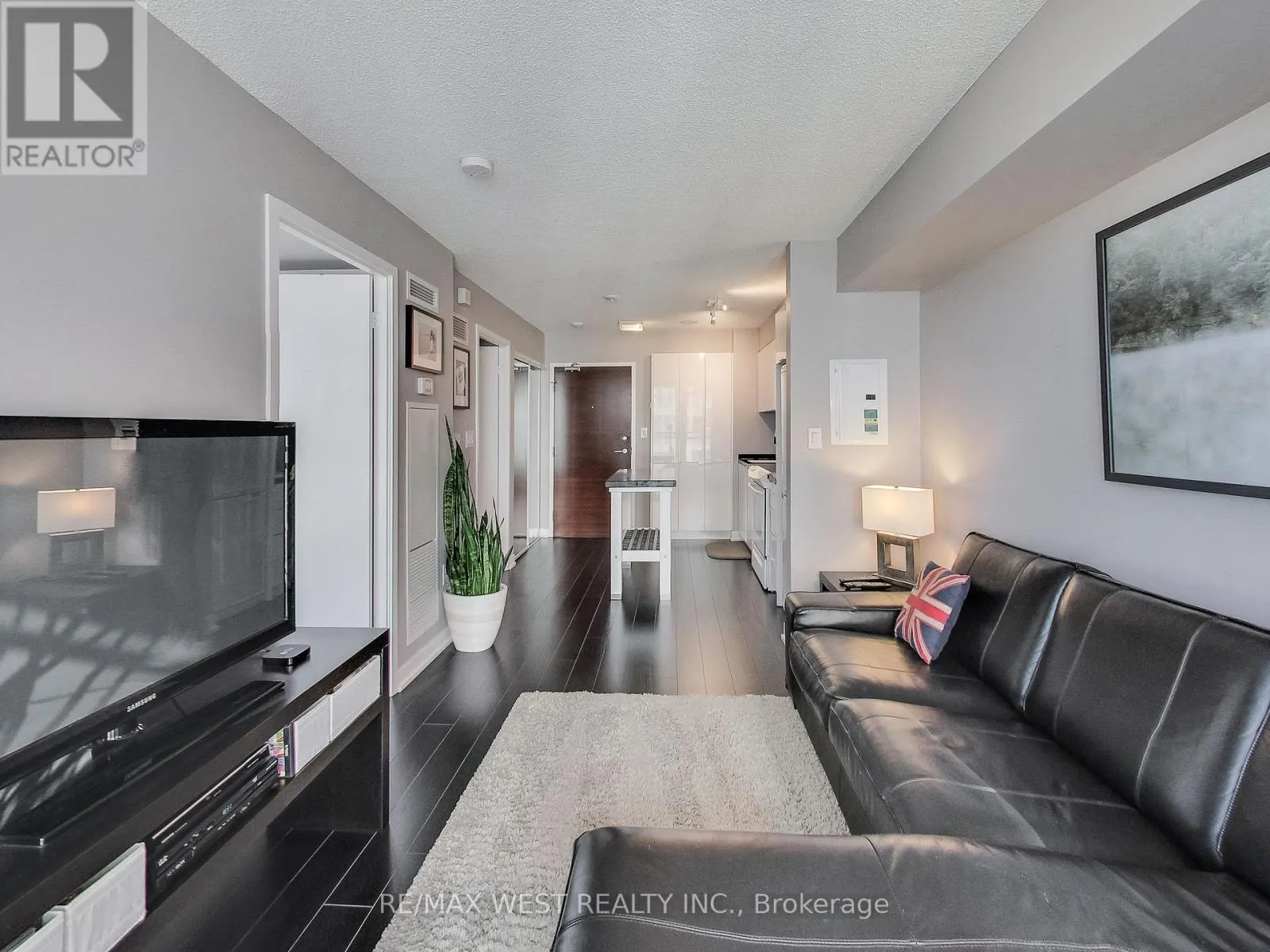 1110 - 15 ICEBOAT TERRACE E
