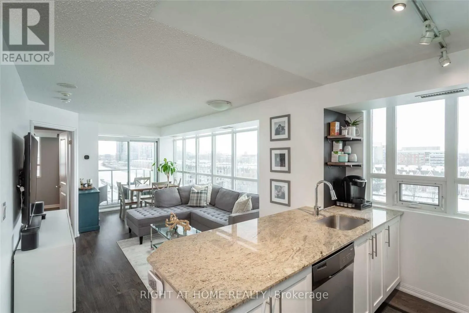 715 - 125 WESTERN BATTERY ROAD