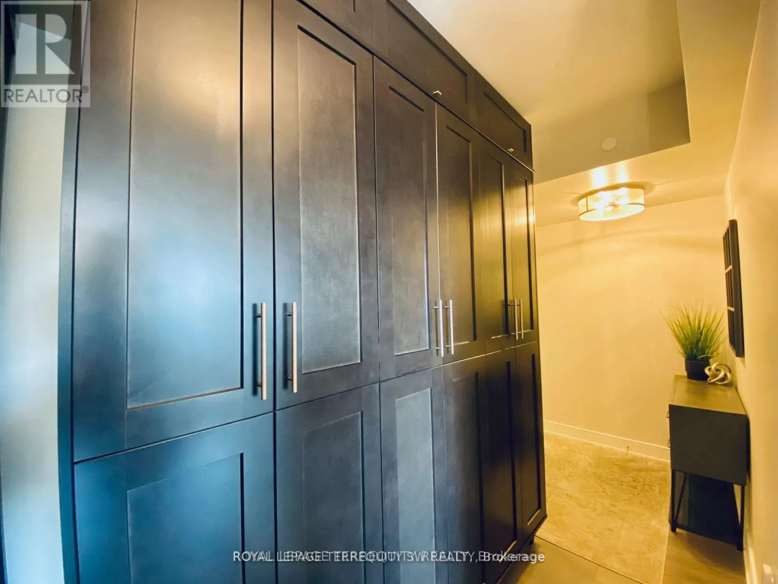 LPH28 - 525 ADELAIDE STREET W