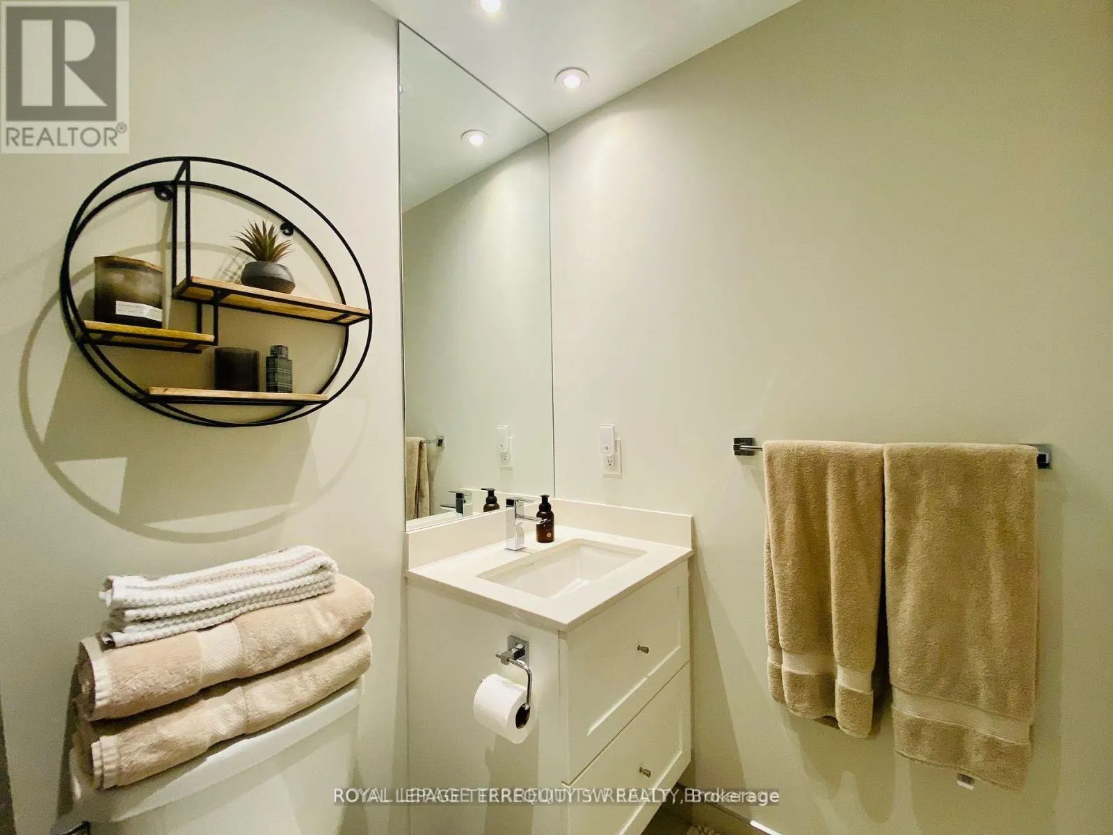 LPH28 - 525 ADELAIDE STREET W