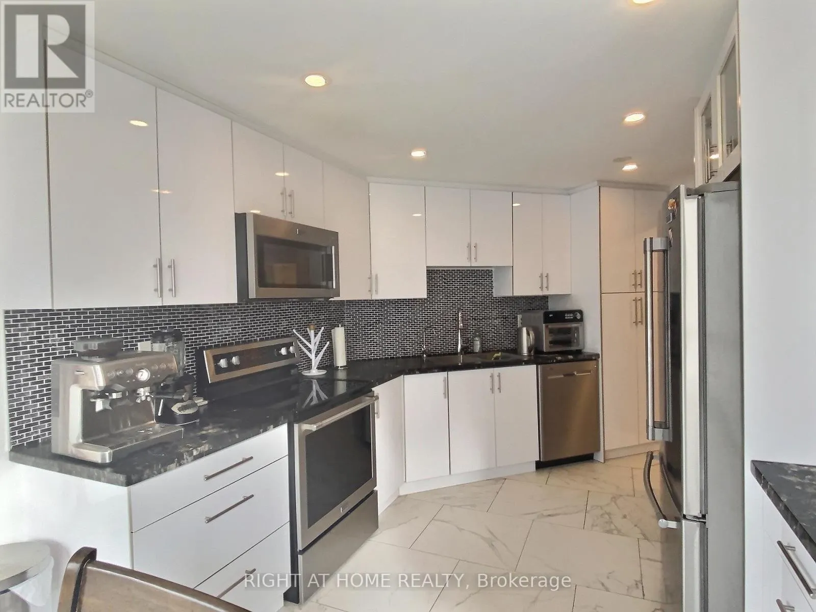 1004 - 192 JARVIS STREET