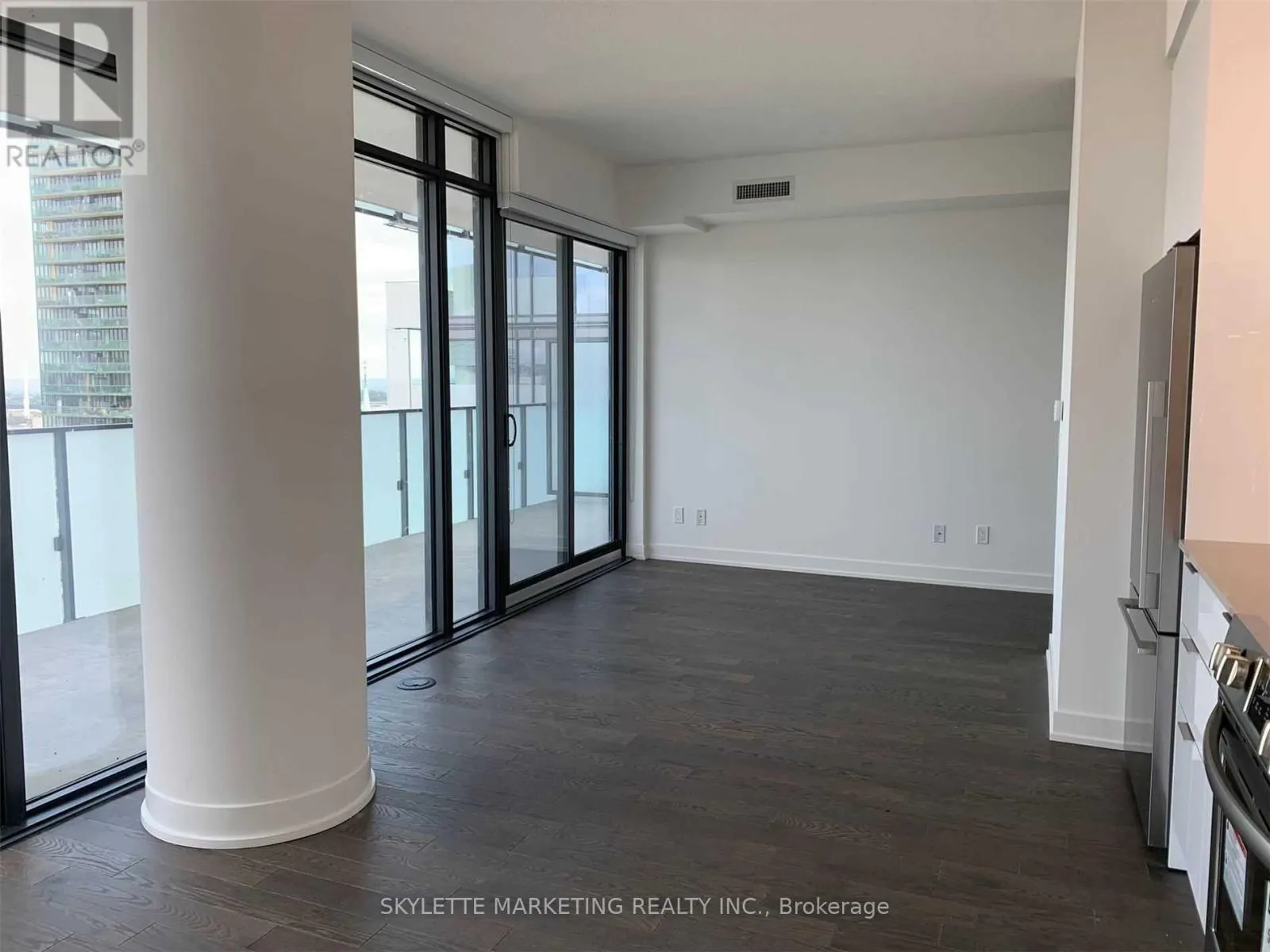 2716 - 25 RICHMOND STREET E