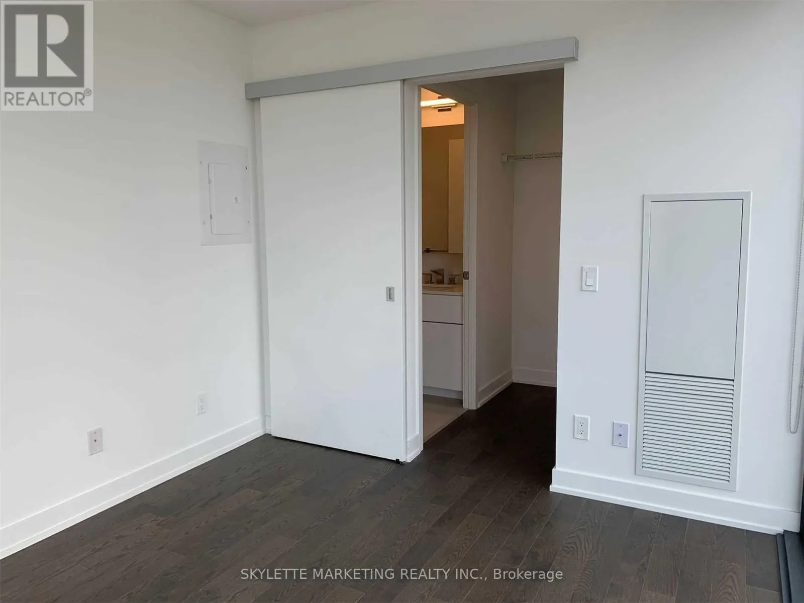 2716 - 25 RICHMOND STREET E
