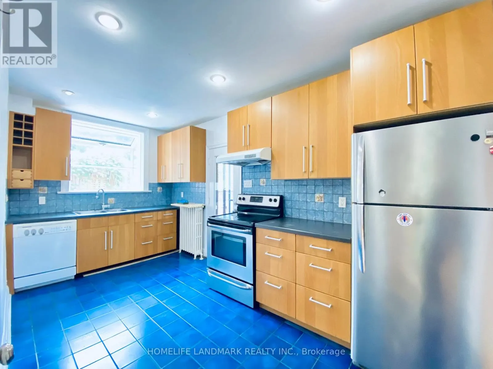 UPPER - 256 ORIOLE PARKWAY