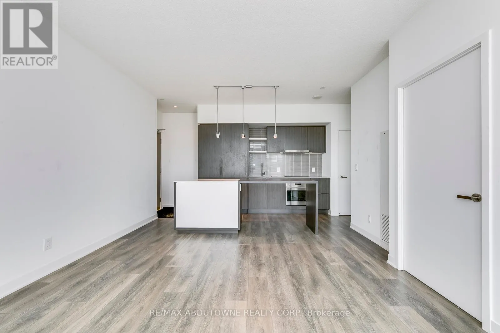 4906 - 88 HARBOUR STREET