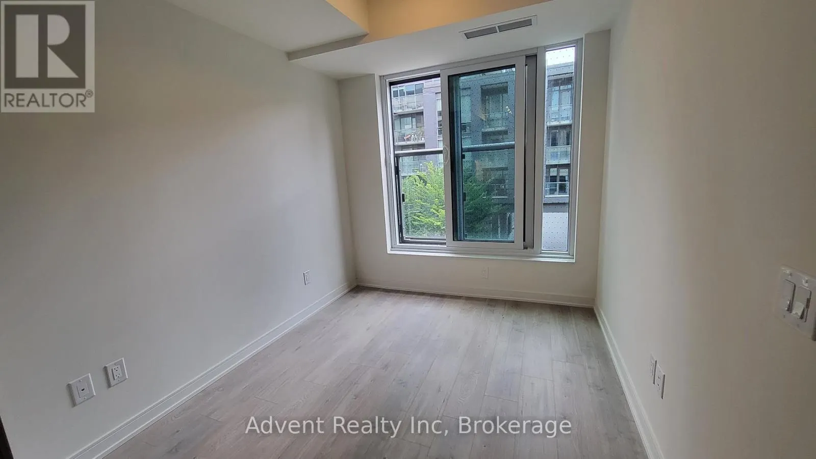 311 - 425 FRONT STREET E