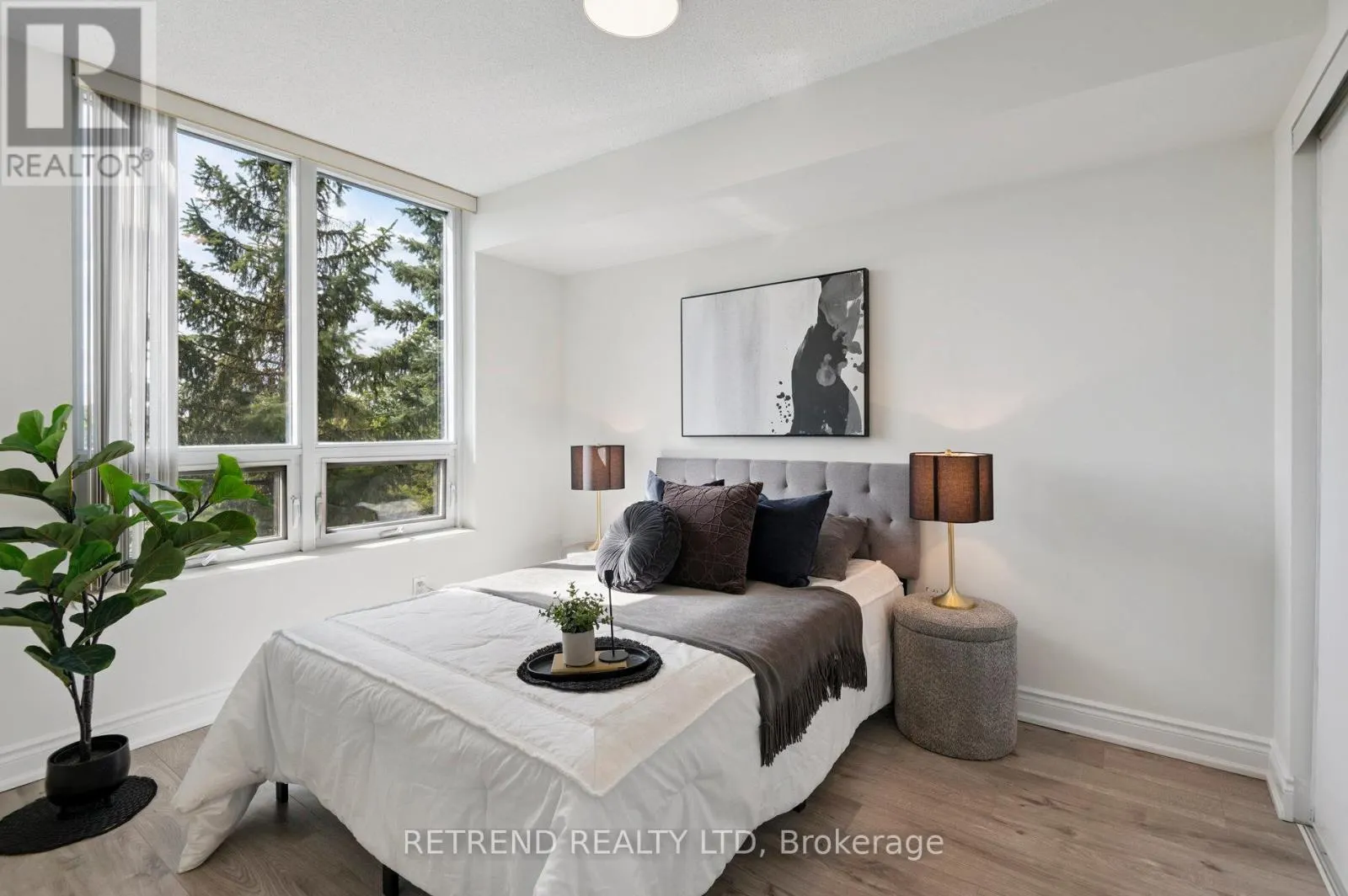 411 - 15 GREENVIEW AVENUE