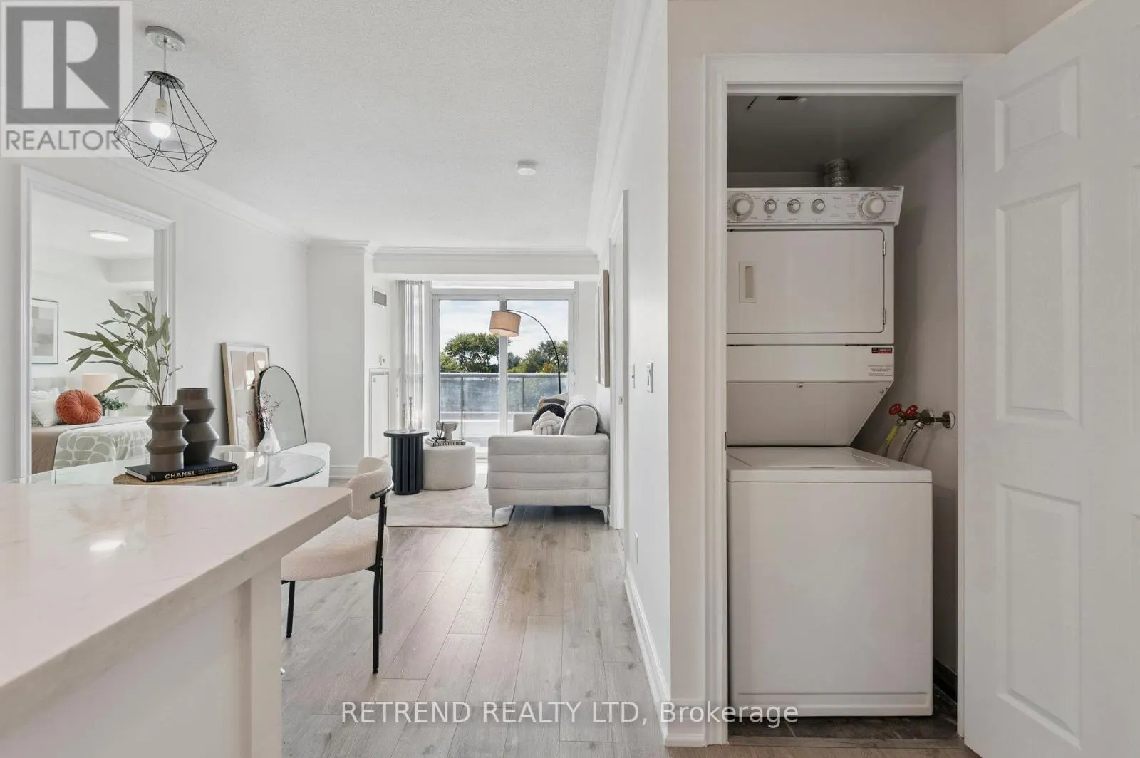 411 - 15 GREENVIEW AVENUE