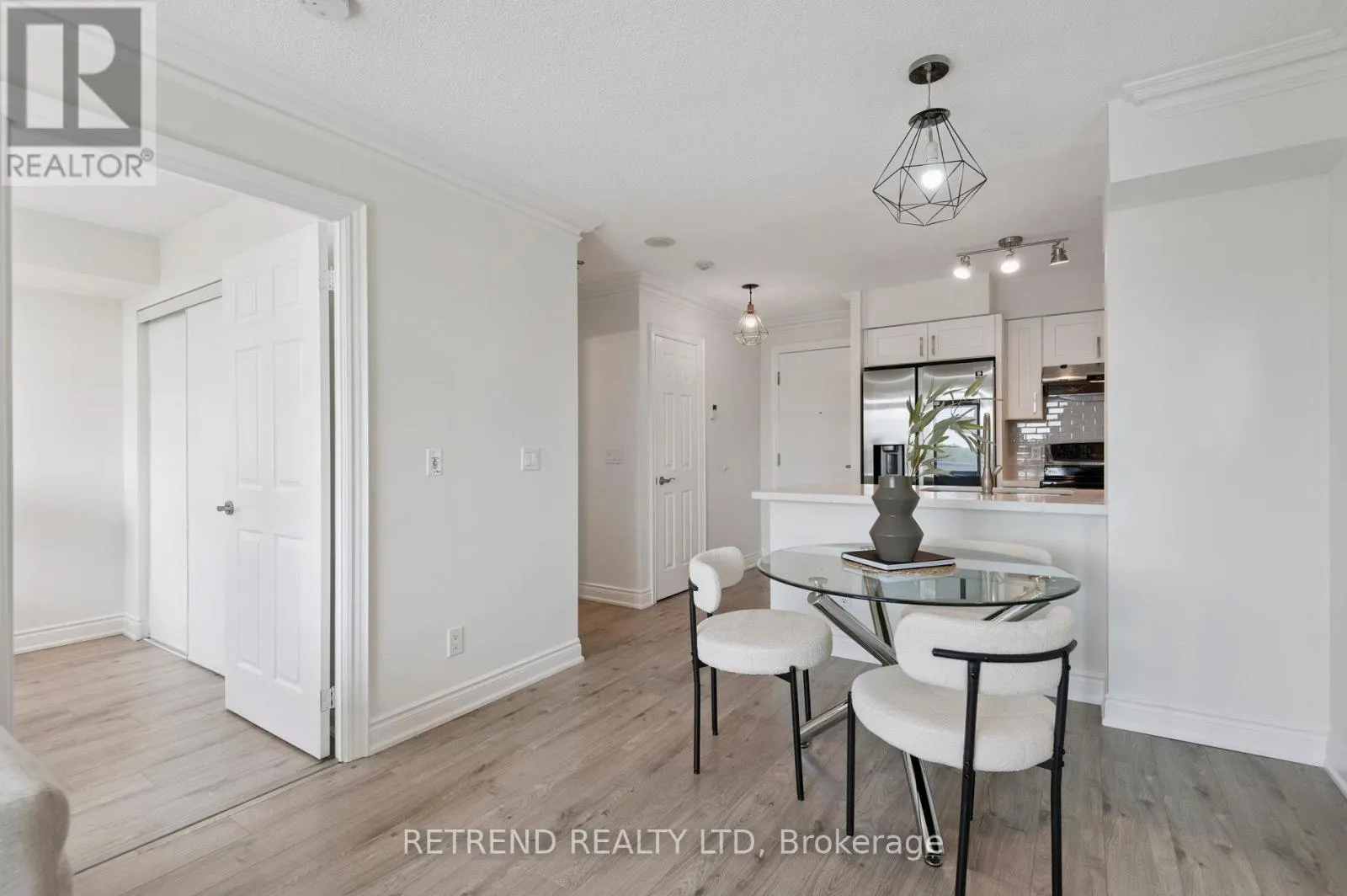 411 - 15 GREENVIEW AVENUE