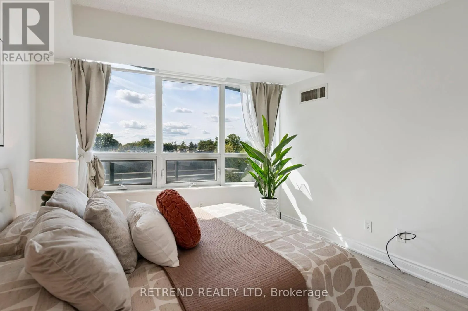 411 - 15 GREENVIEW AVENUE