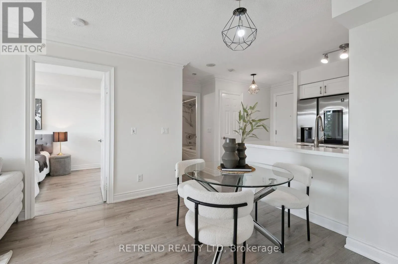 411 - 15 GREENVIEW AVENUE