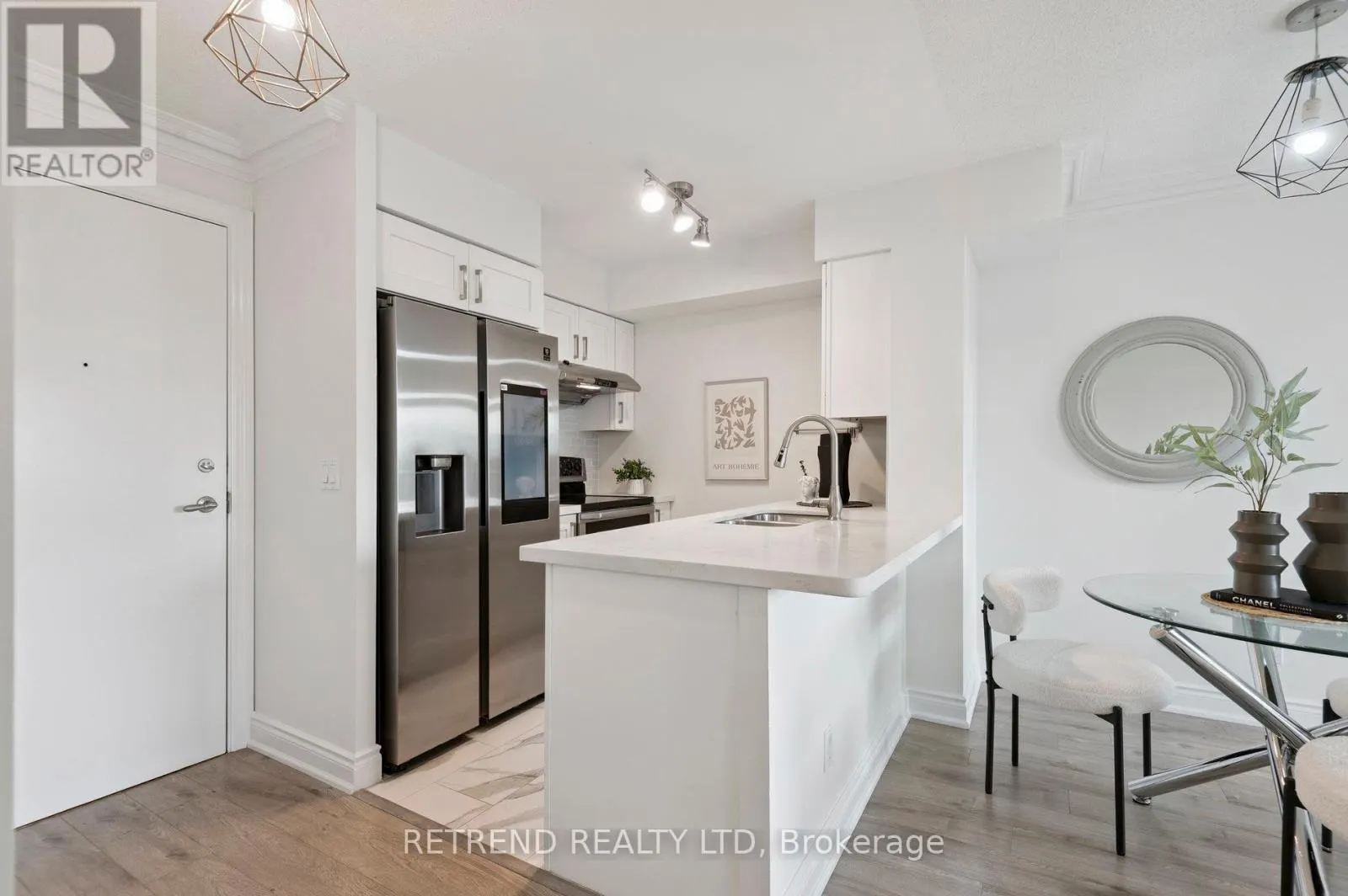411 - 15 GREENVIEW AVENUE
