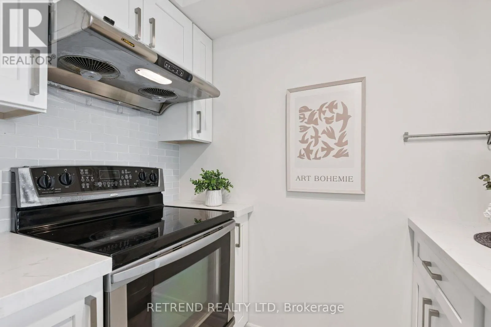 411 - 15 GREENVIEW AVENUE