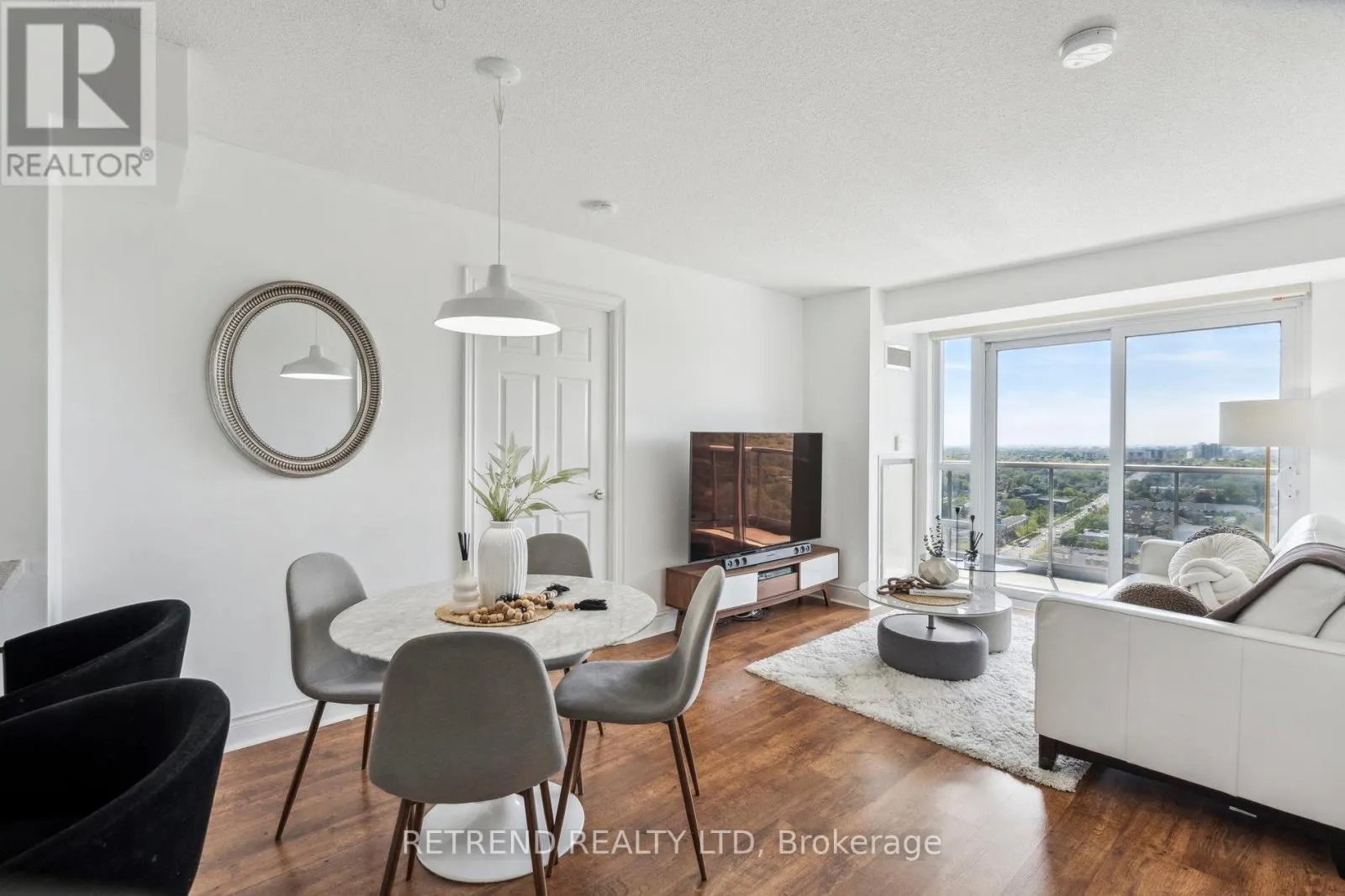 2111 - 15 GREENVIEW AVENUE