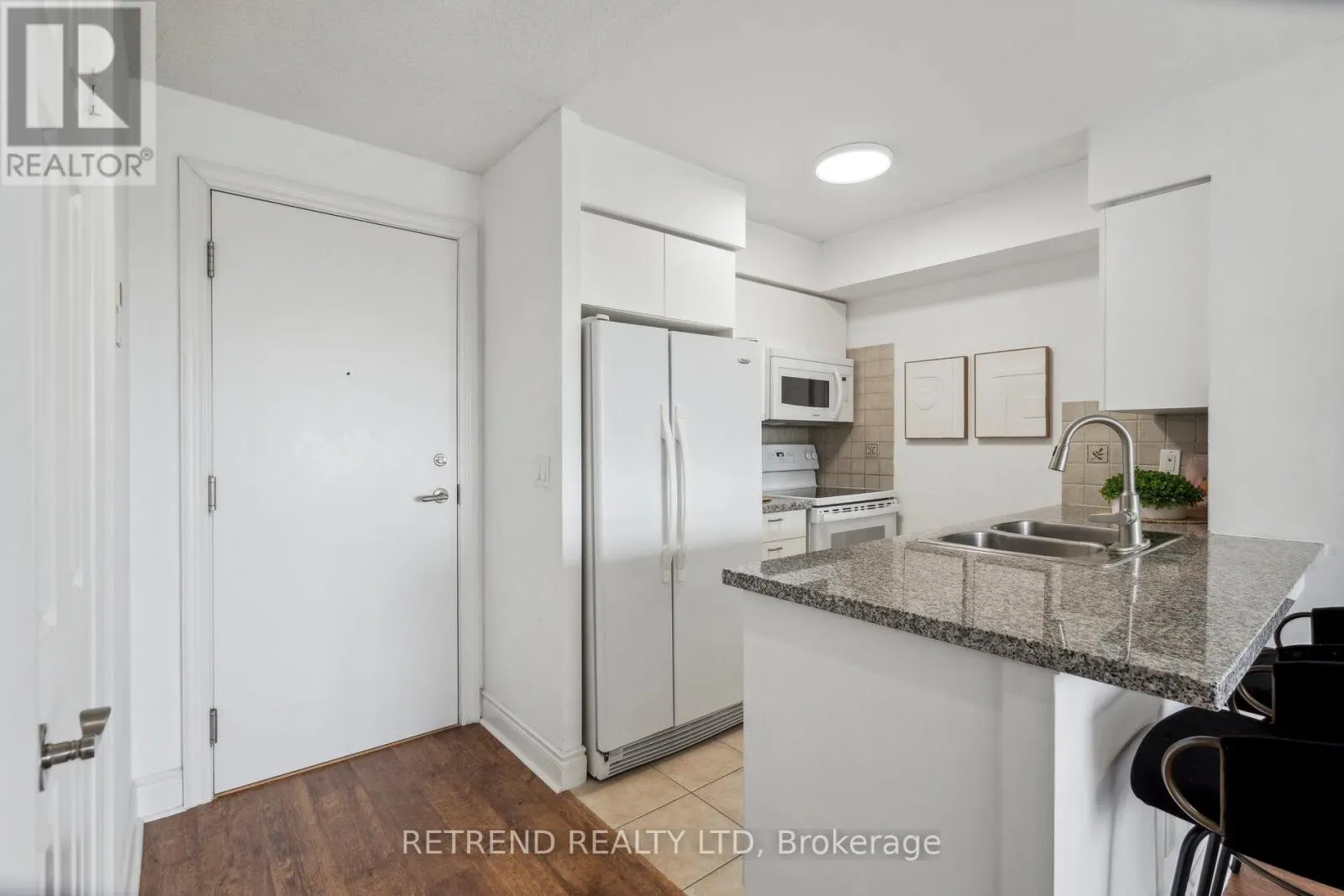 2111 - 15 GREENVIEW AVENUE