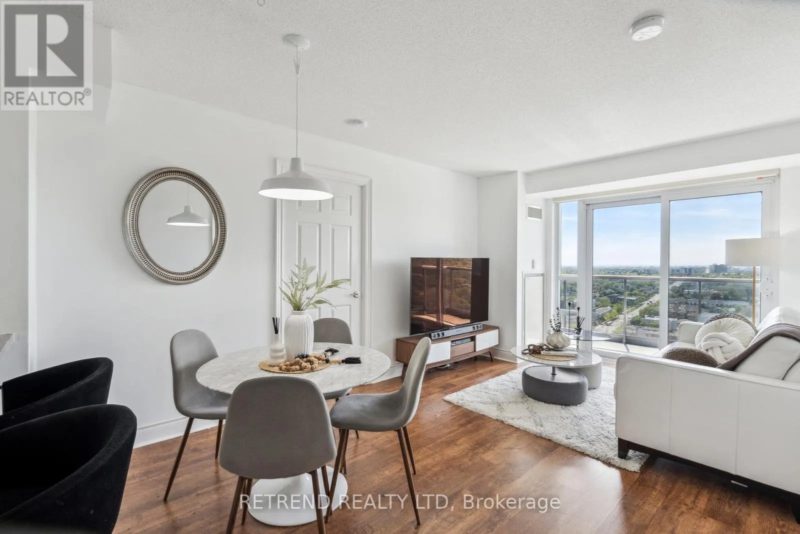 2111 - 15 GREENVIEW AVENUE