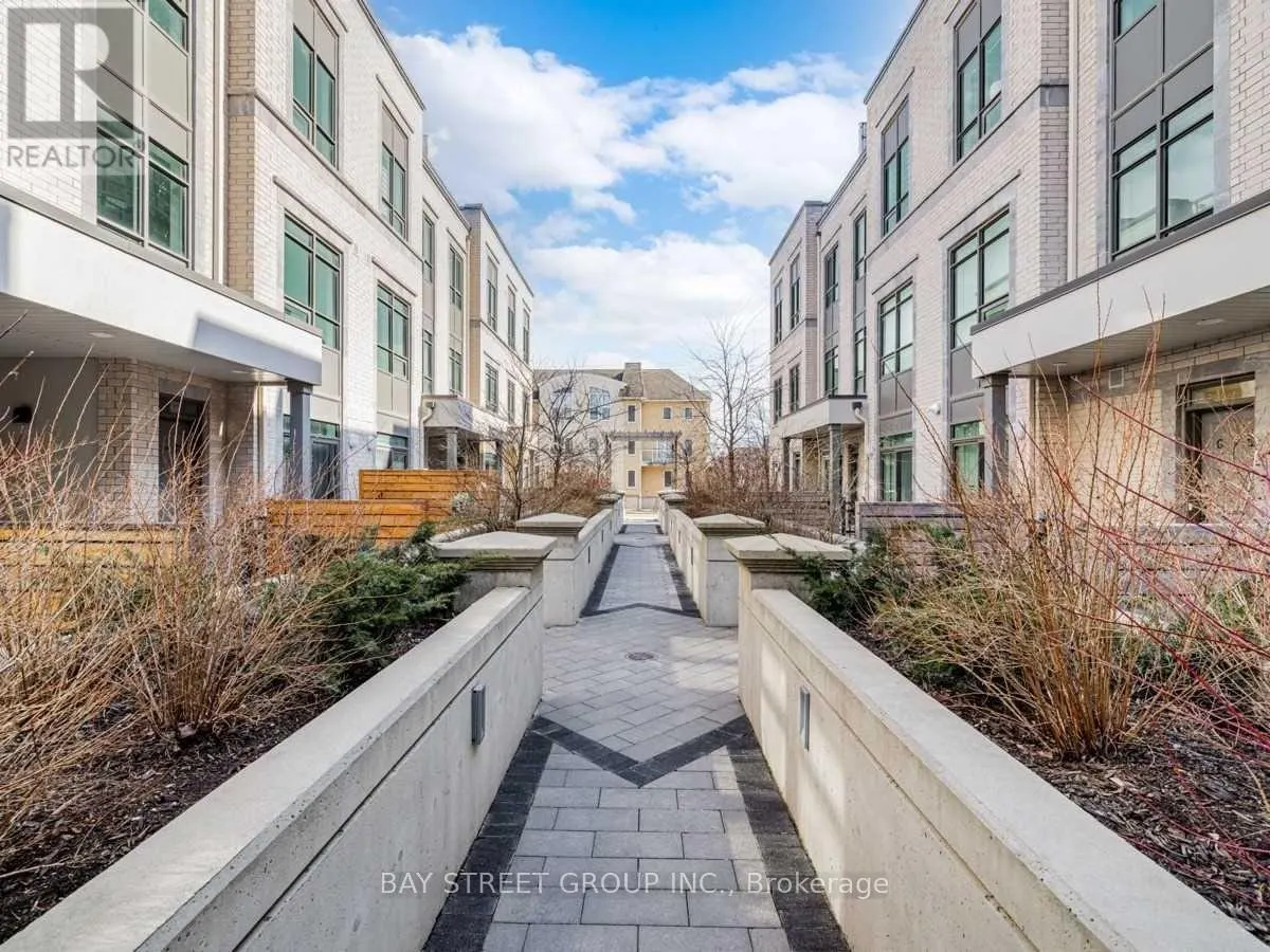 10 - 52 HOLMES AVENUE