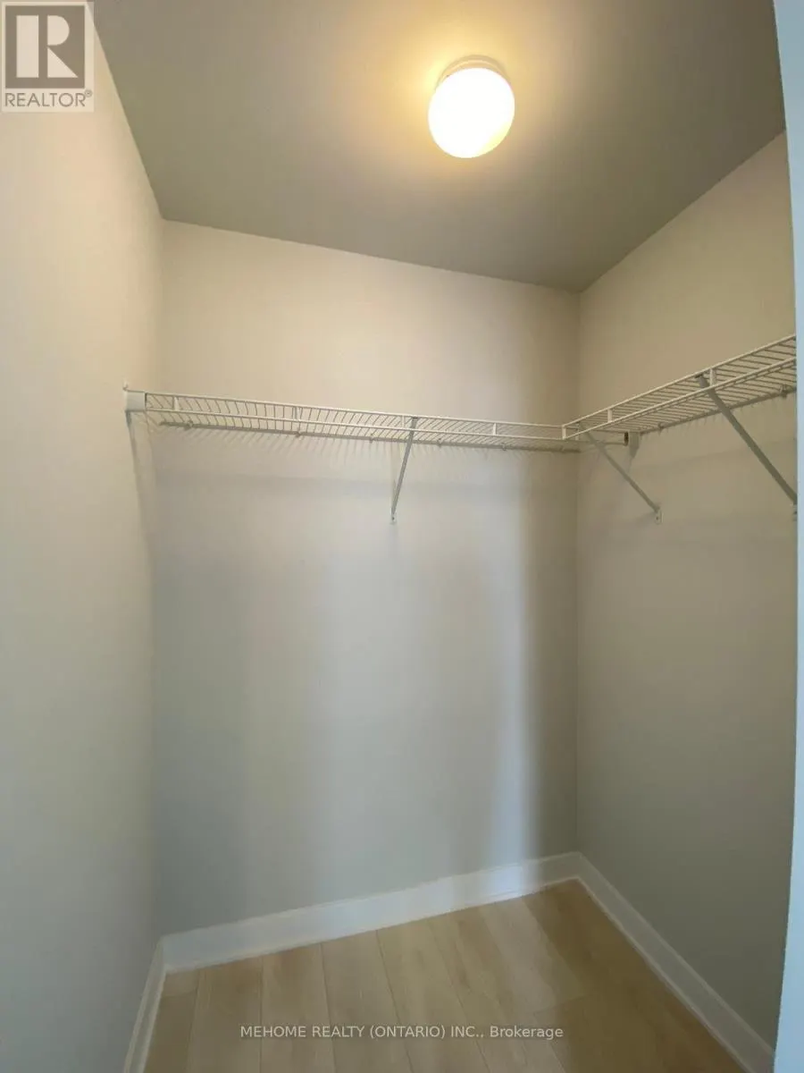 806 - 2221 YONGE STREET