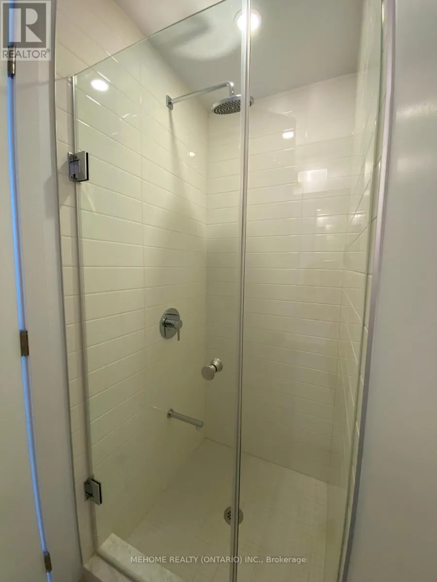806 - 2221 YONGE STREET