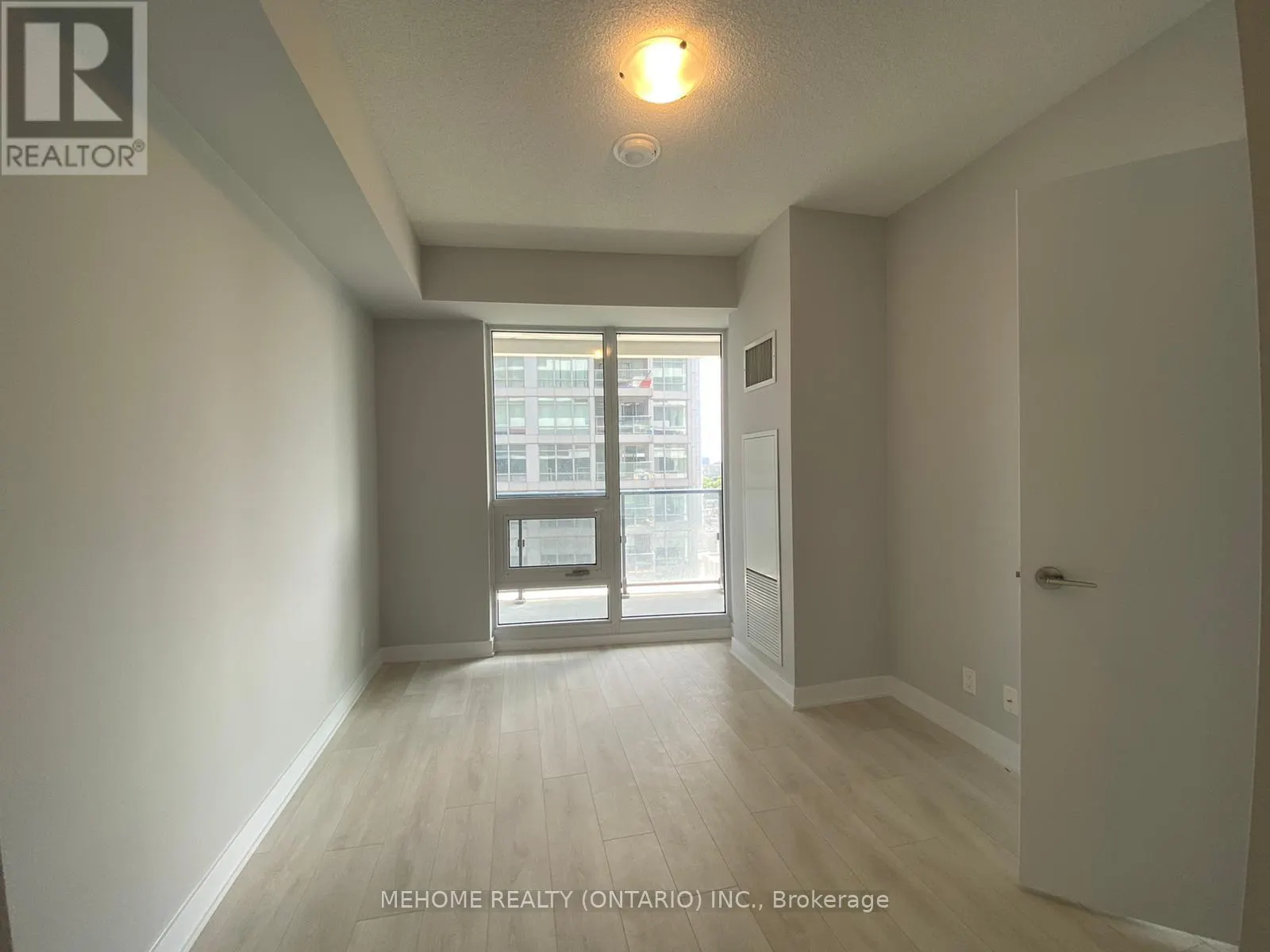 806 - 2221 YONGE STREET